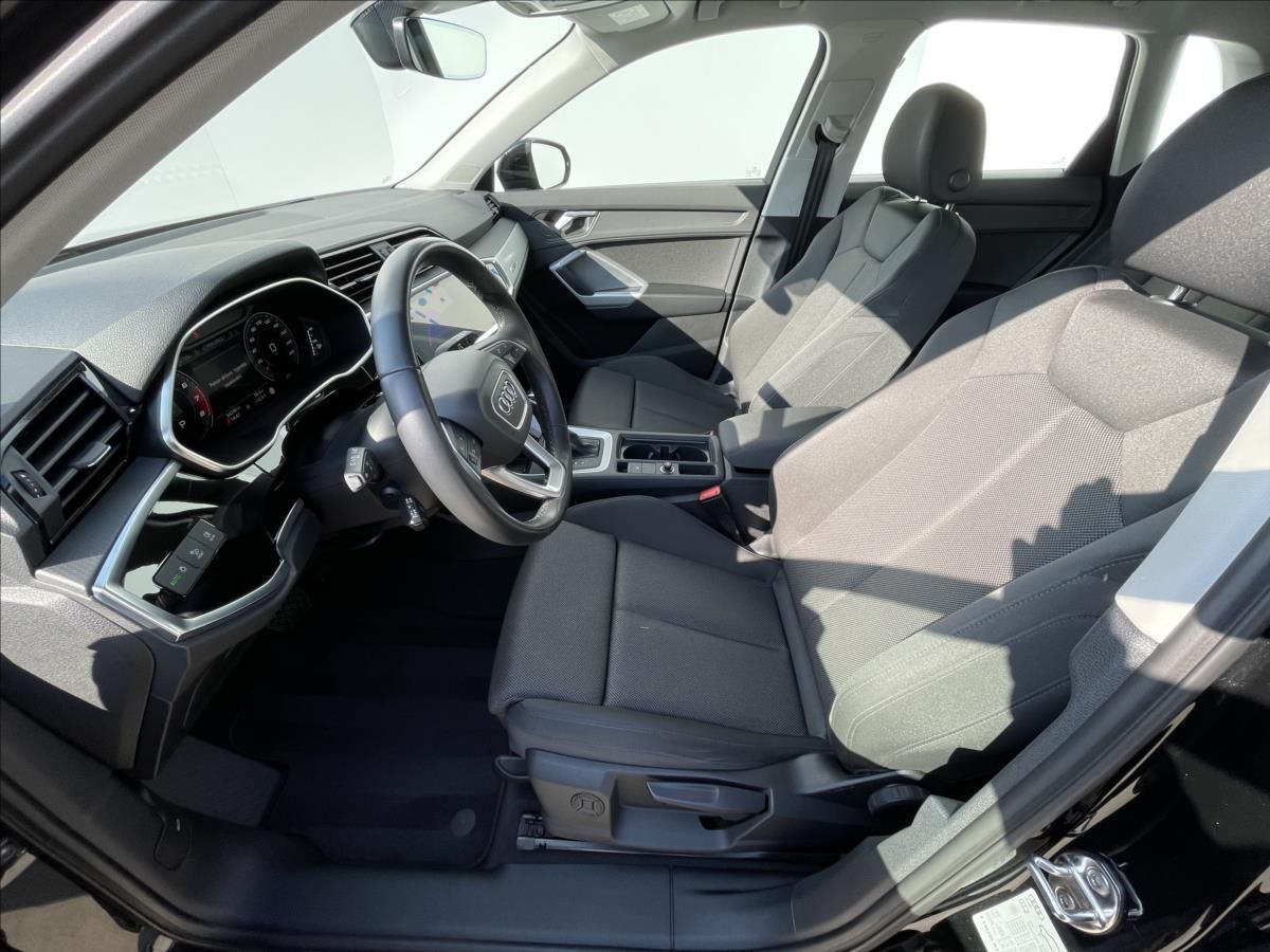 Audi Q3, 1,5 TFSI AT7 S line Gravity - fotka 4