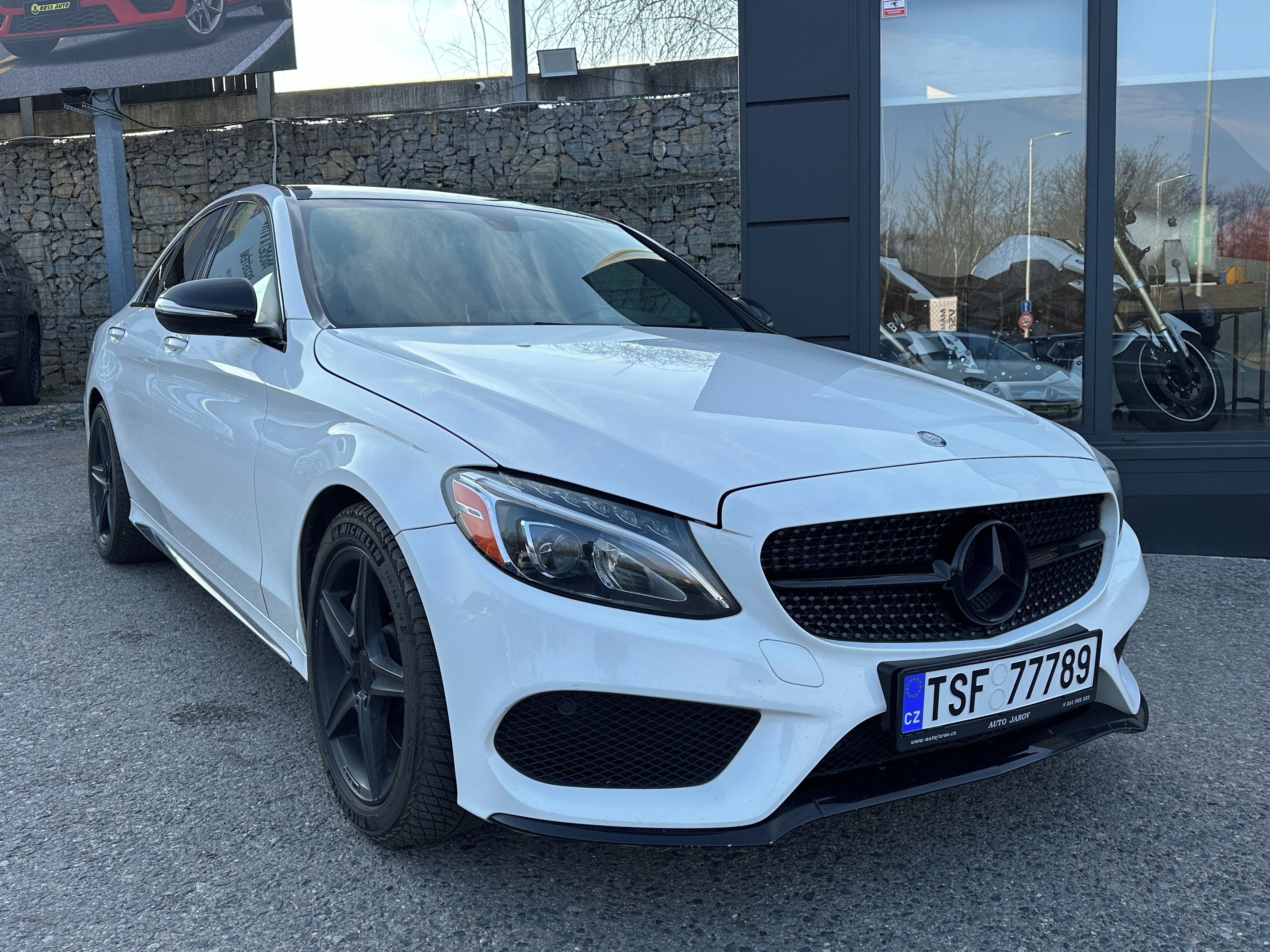 Mercedes-Benz Třídy C, Mercedes-Benz C300 4Matic 2015