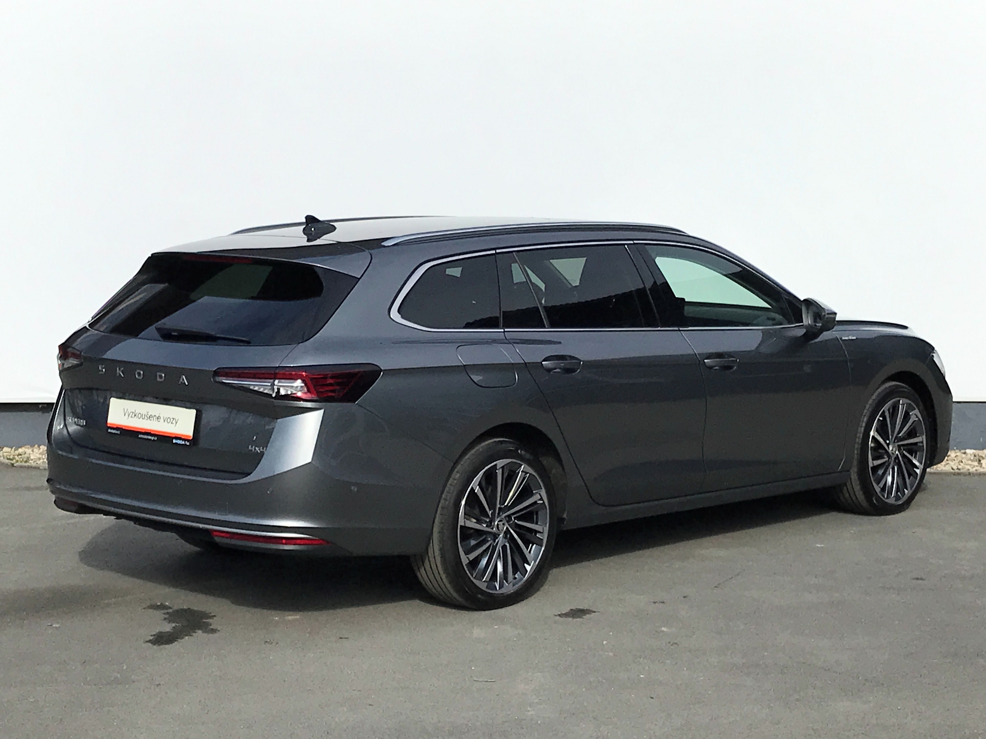 Škoda Superb, 4x4 TD 142kW L&K+TAŽNÉ+NEZ.TOP - fotka 2