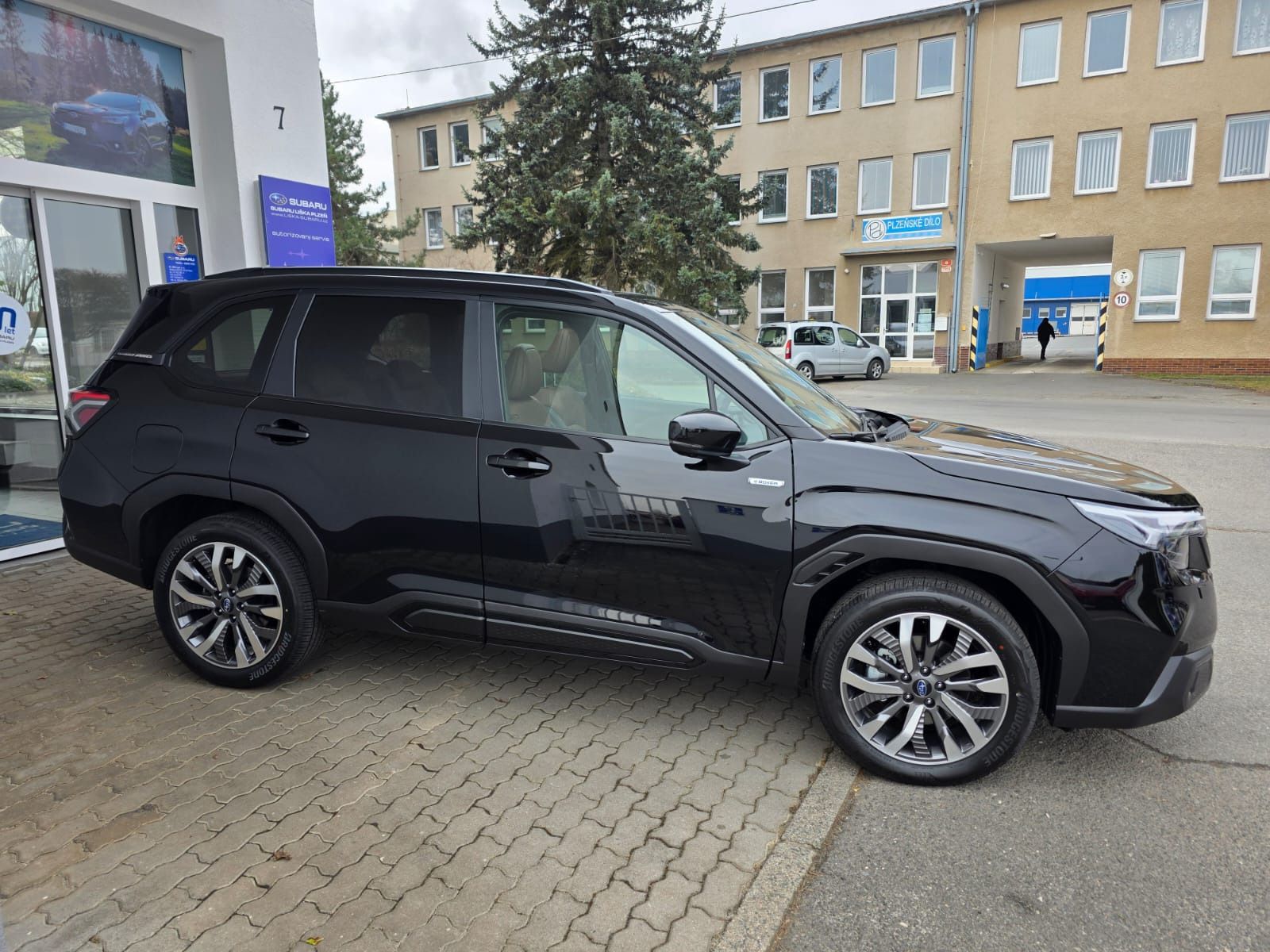 Subaru Forester, 2,0i CVT Touring + zimní kola - fotka 2