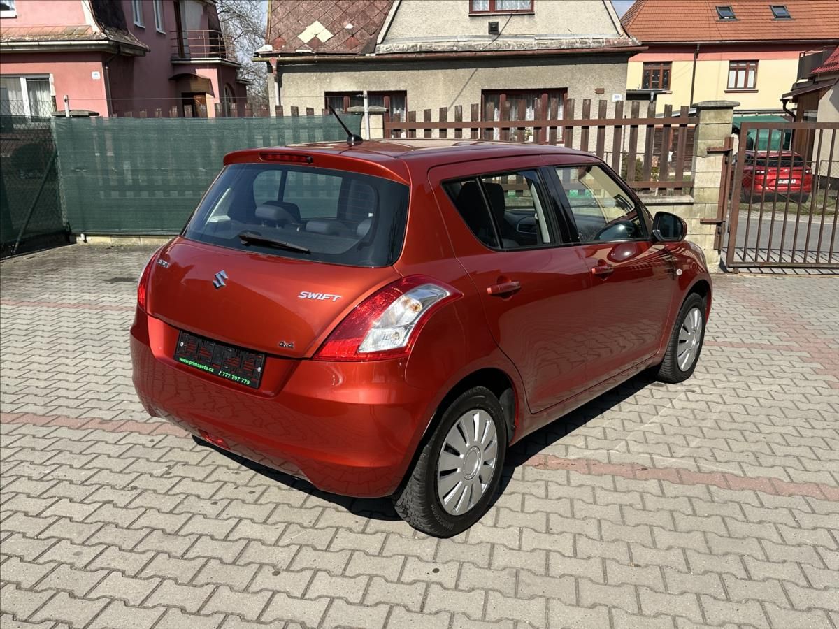 Suzuki Swift, 1,2 4x4 - fotka 3