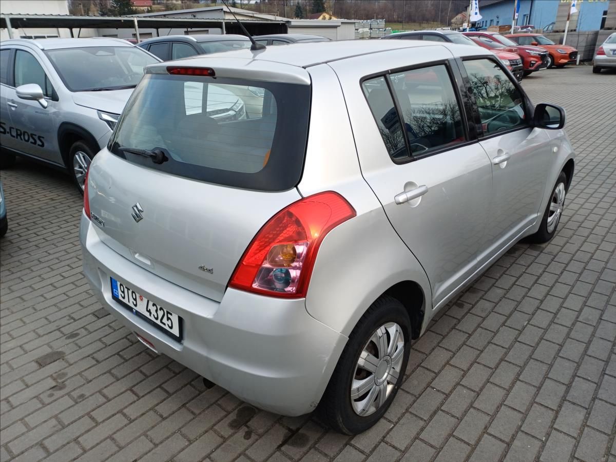 Suzuki Swift, 1,3 4x4 - fotka 4