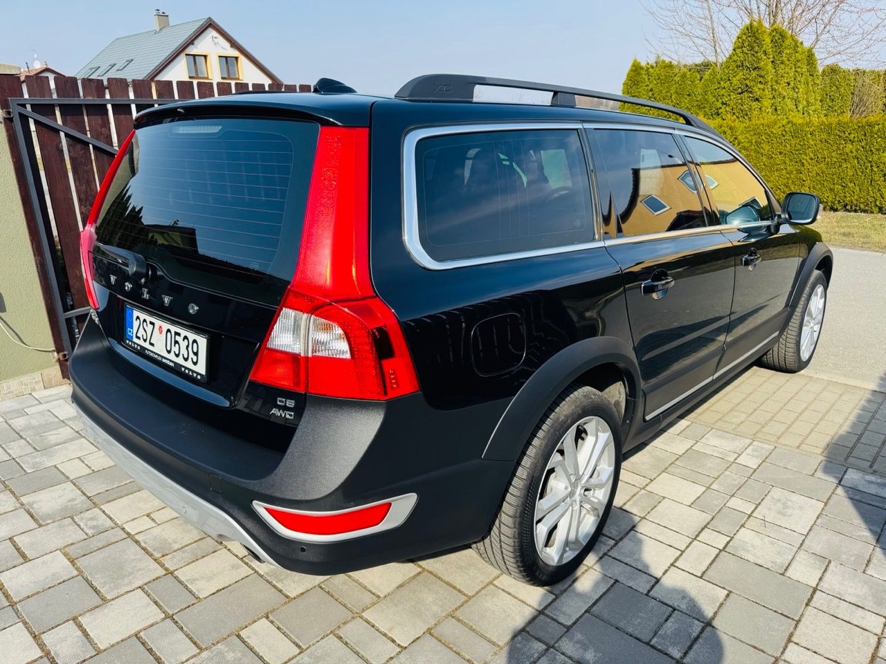 Volvo XC70, D5 AWD -  serviska TOPSTAV - fotka 3