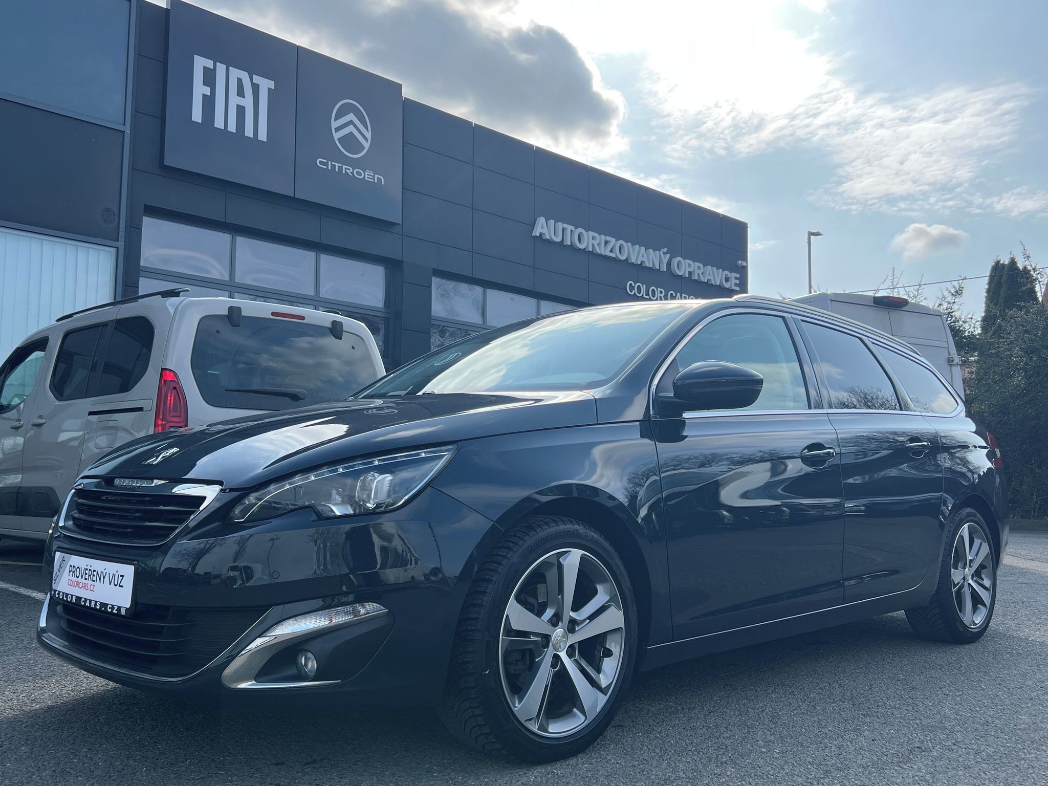 Peugeot 308, 1.2 130k SERVIS ZÁRUKA VÝHŘEV