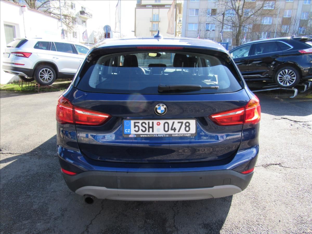BMW X1, 1,5 T sDrive 18i Manuál - fotka 5