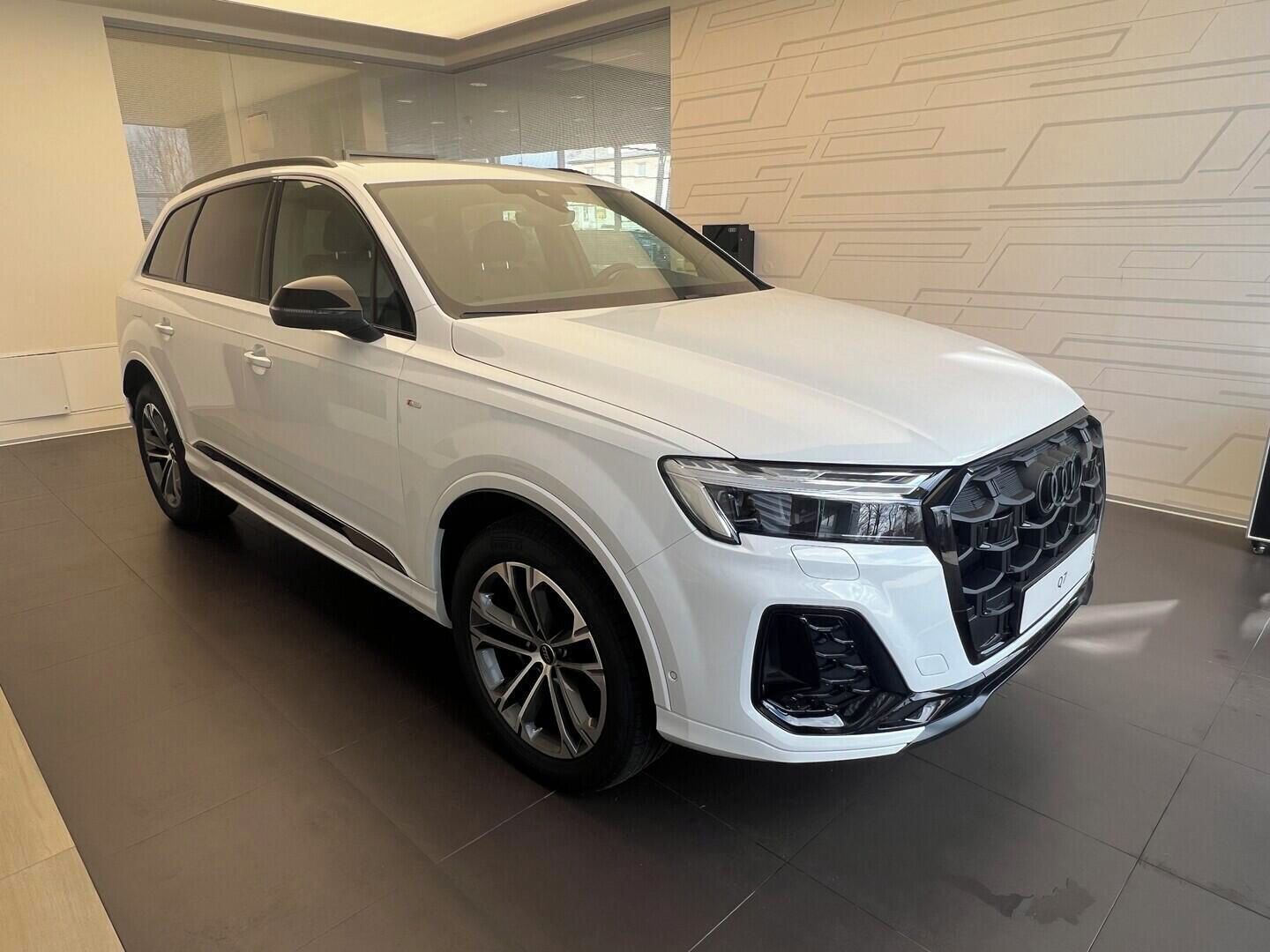 Audi Q7, SUV S line TDI quattro 210 kW - fotka 4