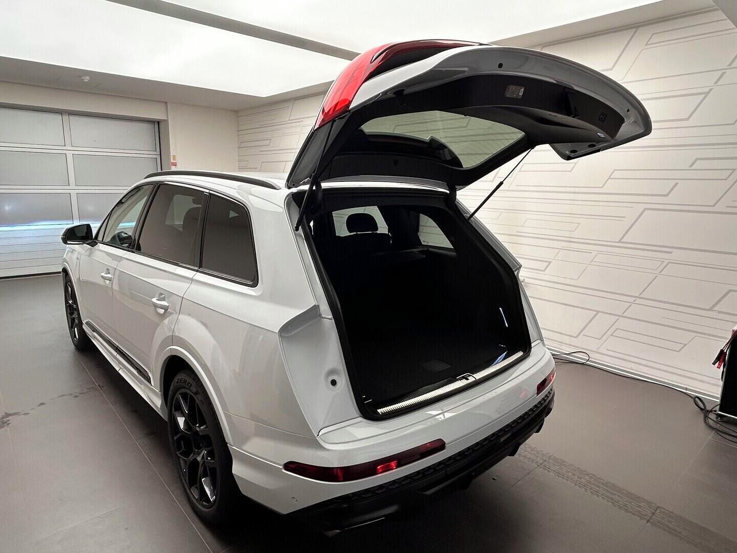 Audi Q7, SUV S line TDI quattro 210 kW - fotka 6