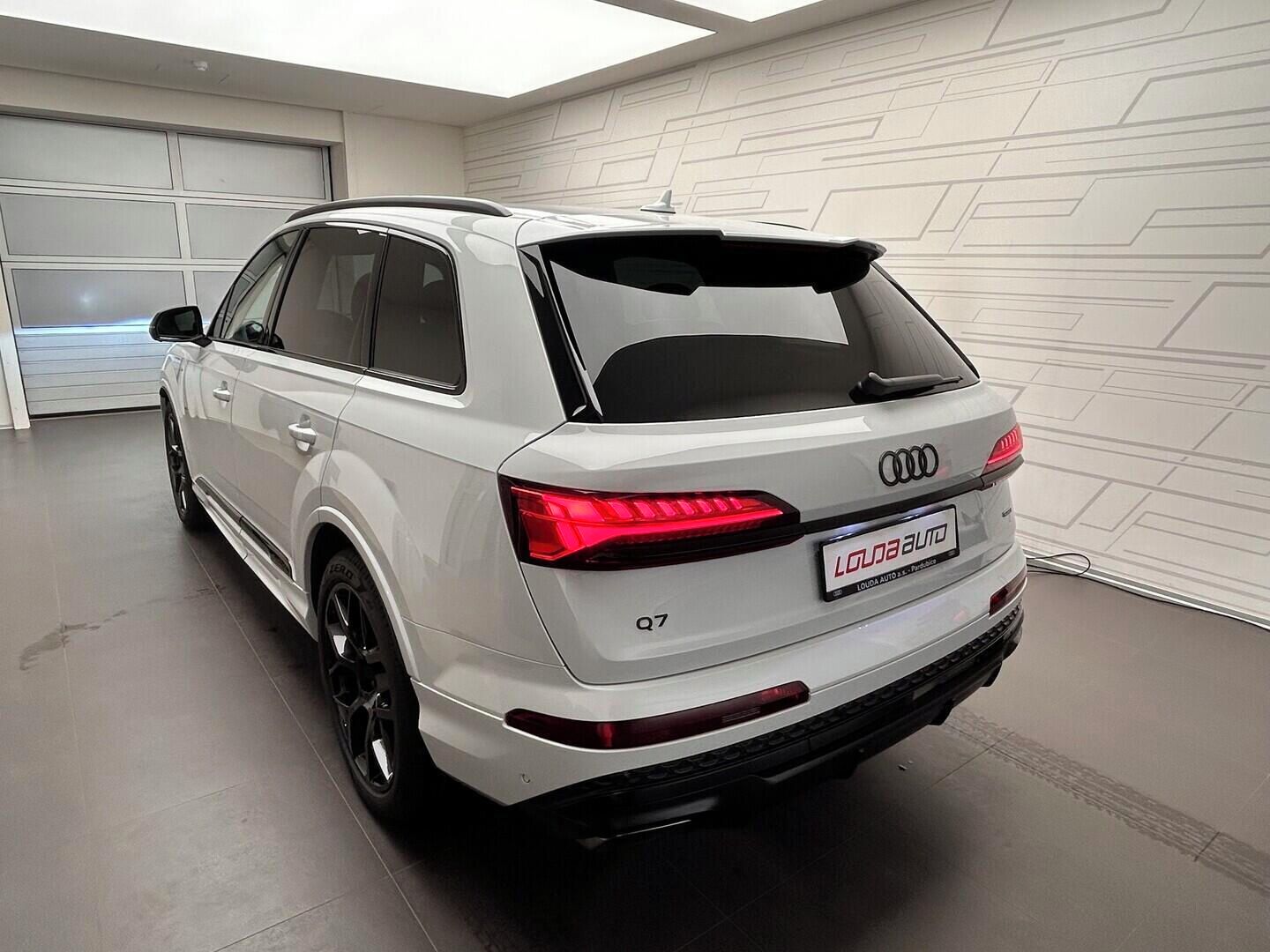 Audi Q7, SUV S line TDI quattro 210 kW - fotka 4
