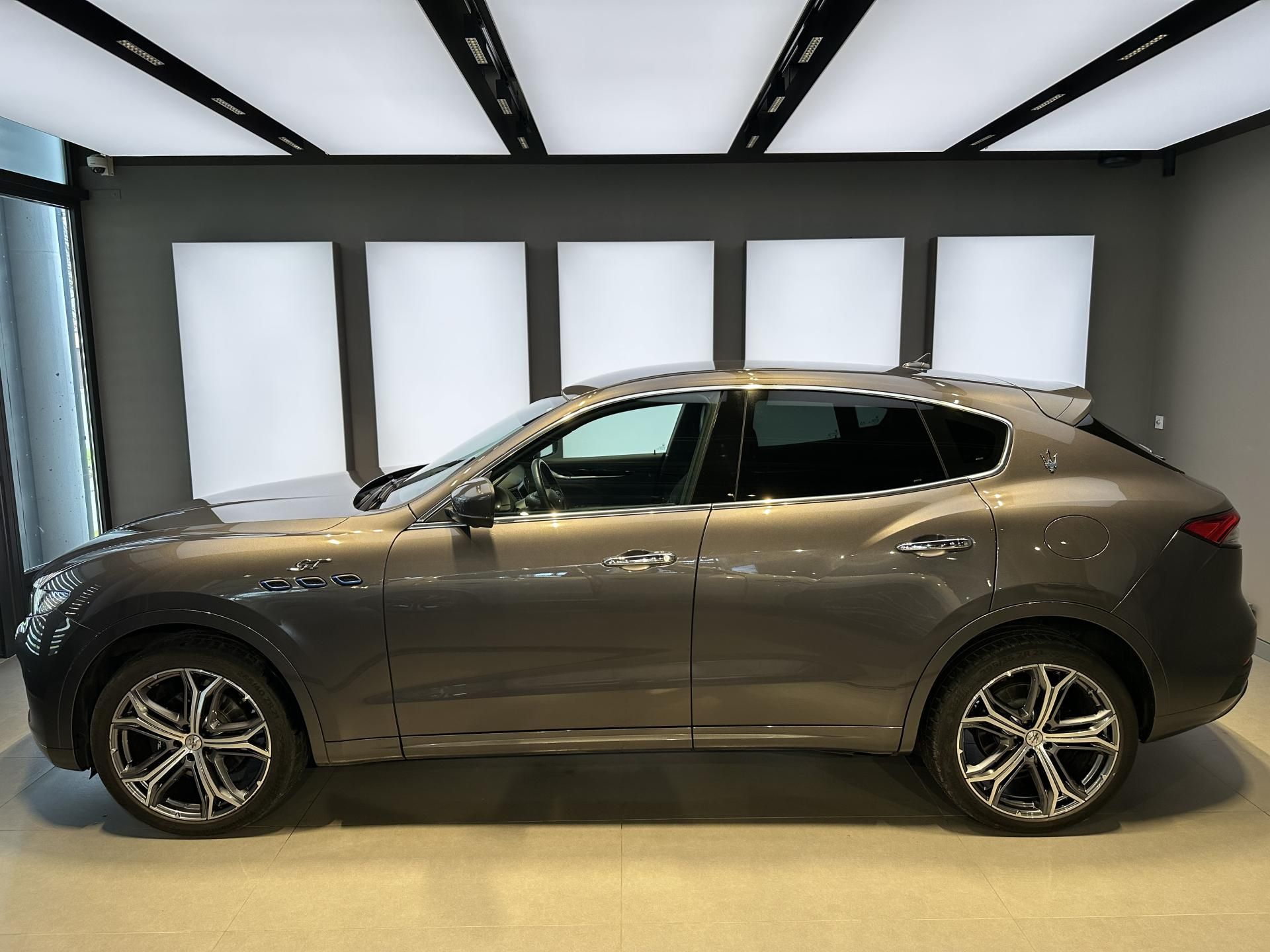 Maserati Levante, GT 330HP Zegna Interior - fotka 5