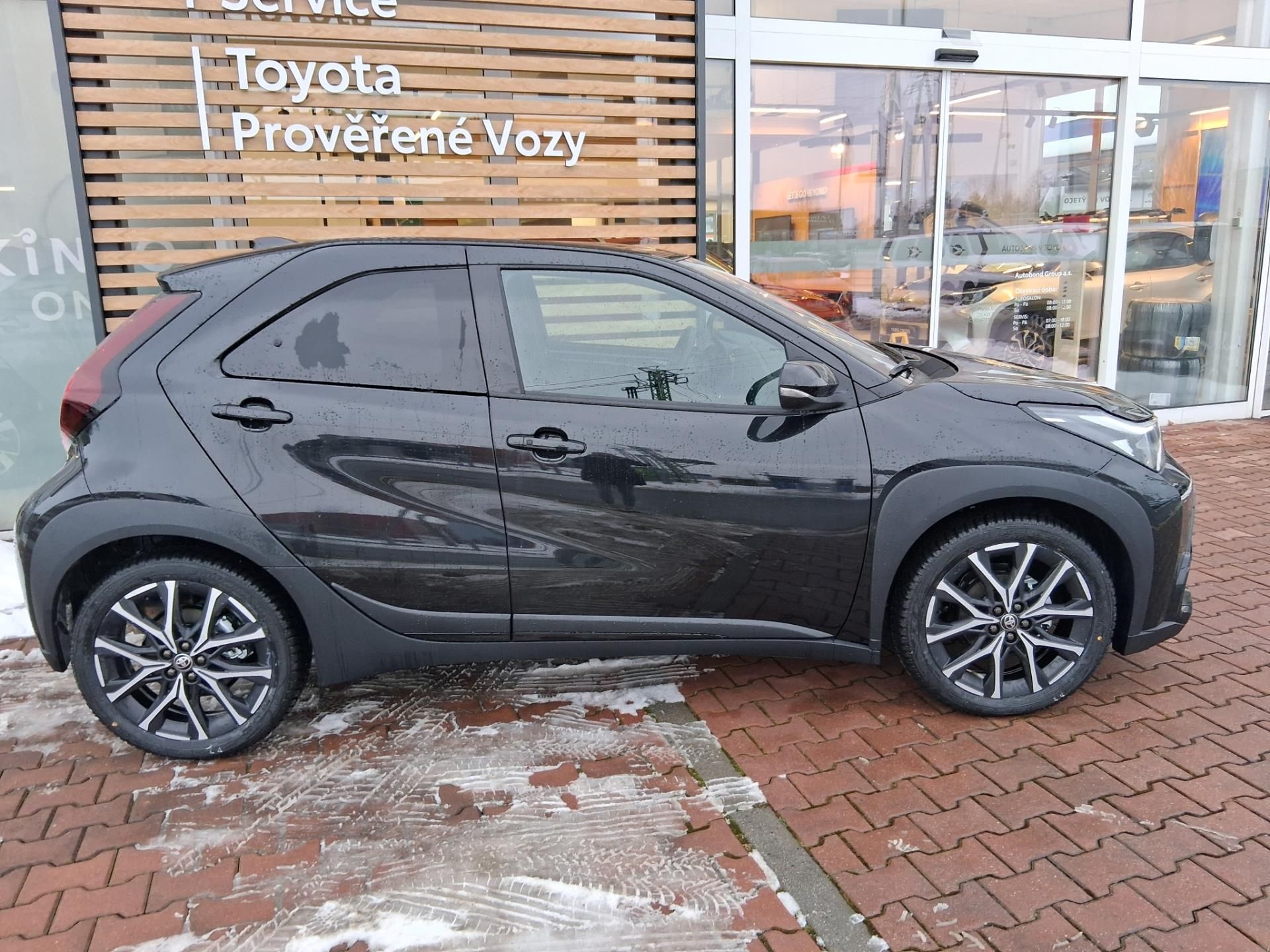 Toyota Aygo, 1,5 HEV GR SPORT - fotka 3