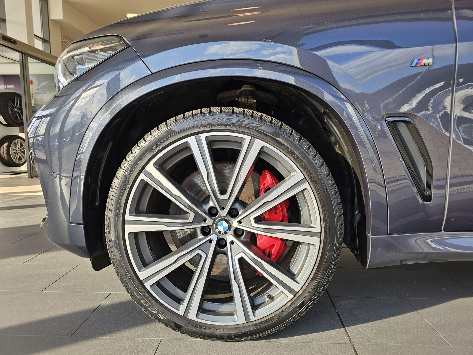 BMW X5, M50i - fotka 4