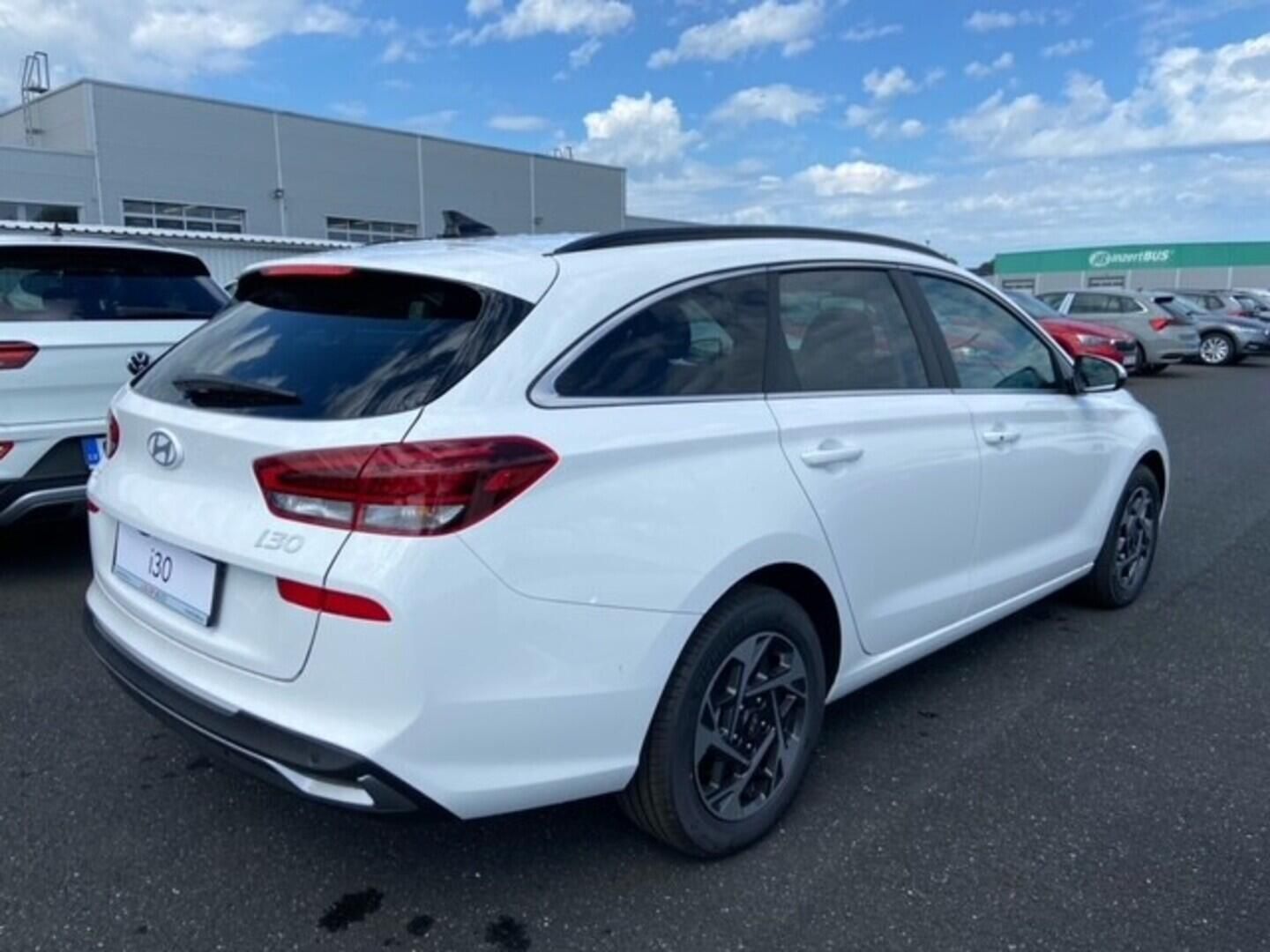 Hyundai i30, WG 26 1,6TGDI DCT STYLE 110 kW - fotka 4