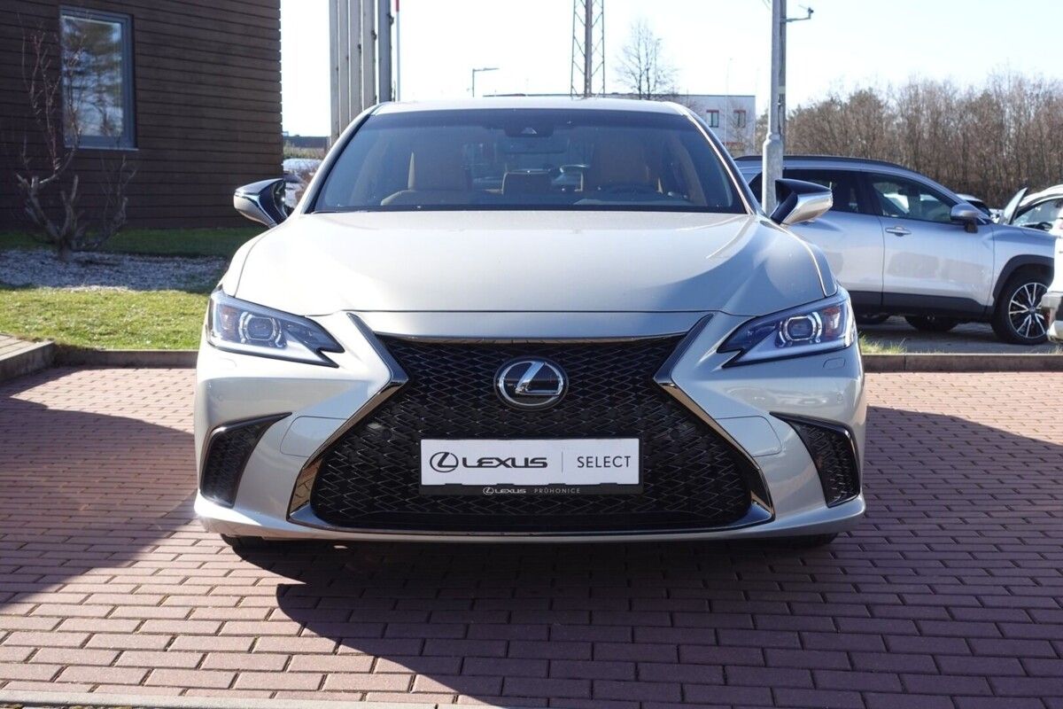 Lexus ES 300h, F-Sport - fotka 3