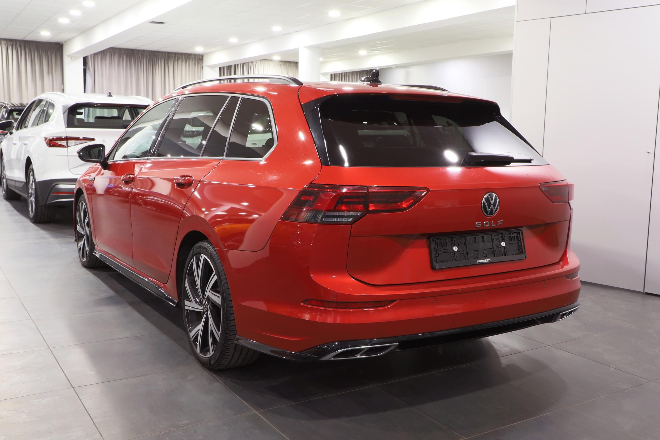 Volkswagen Golf Variant, R-Line 2.0TDI 110kW DSG - fotka 4