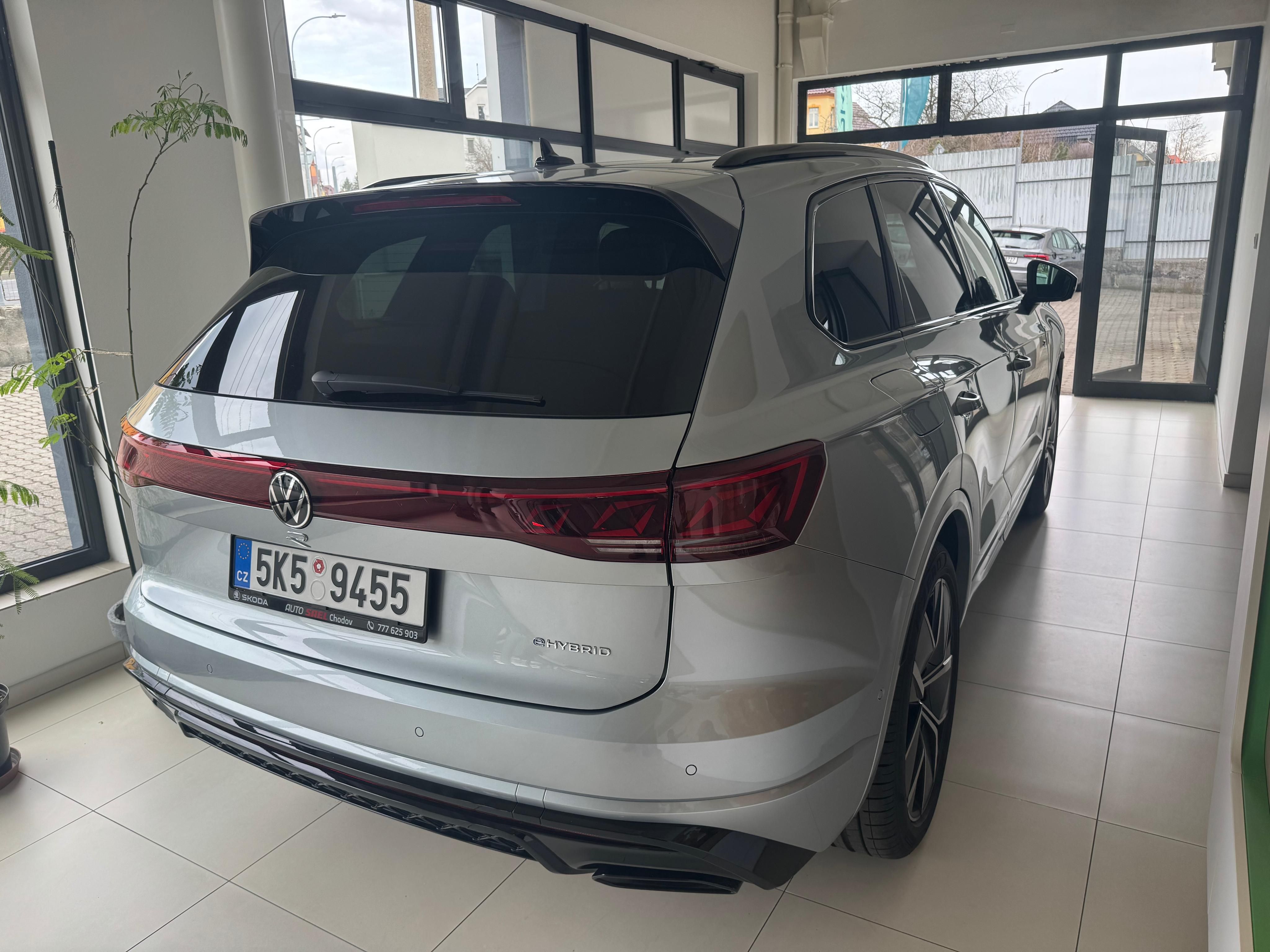 Volkswagen Touareg, R FINAL EDITION,3.0 V6 Ehybrid - fotka 5