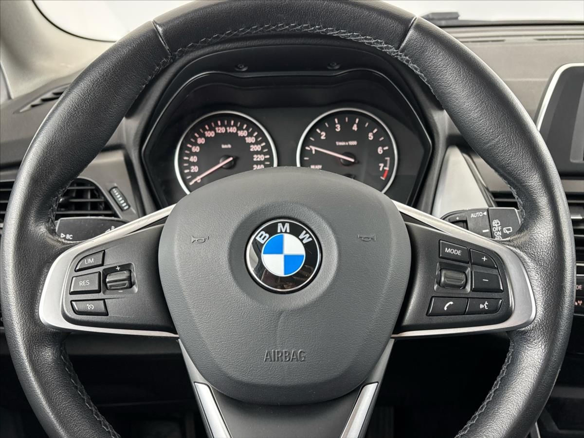 BMW Řada 2, 1,5 218i  Active Tourer 6AT - fotka 5