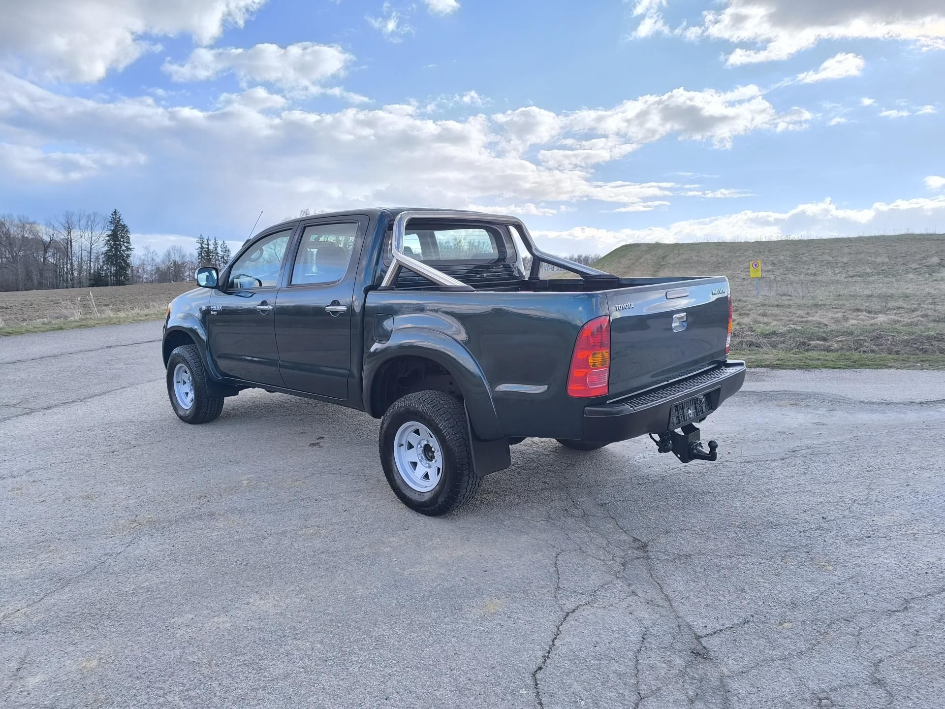 Toyota Hilux, 2.5 D-4D SERVISNÍ KN,DOL KM - fotka 5