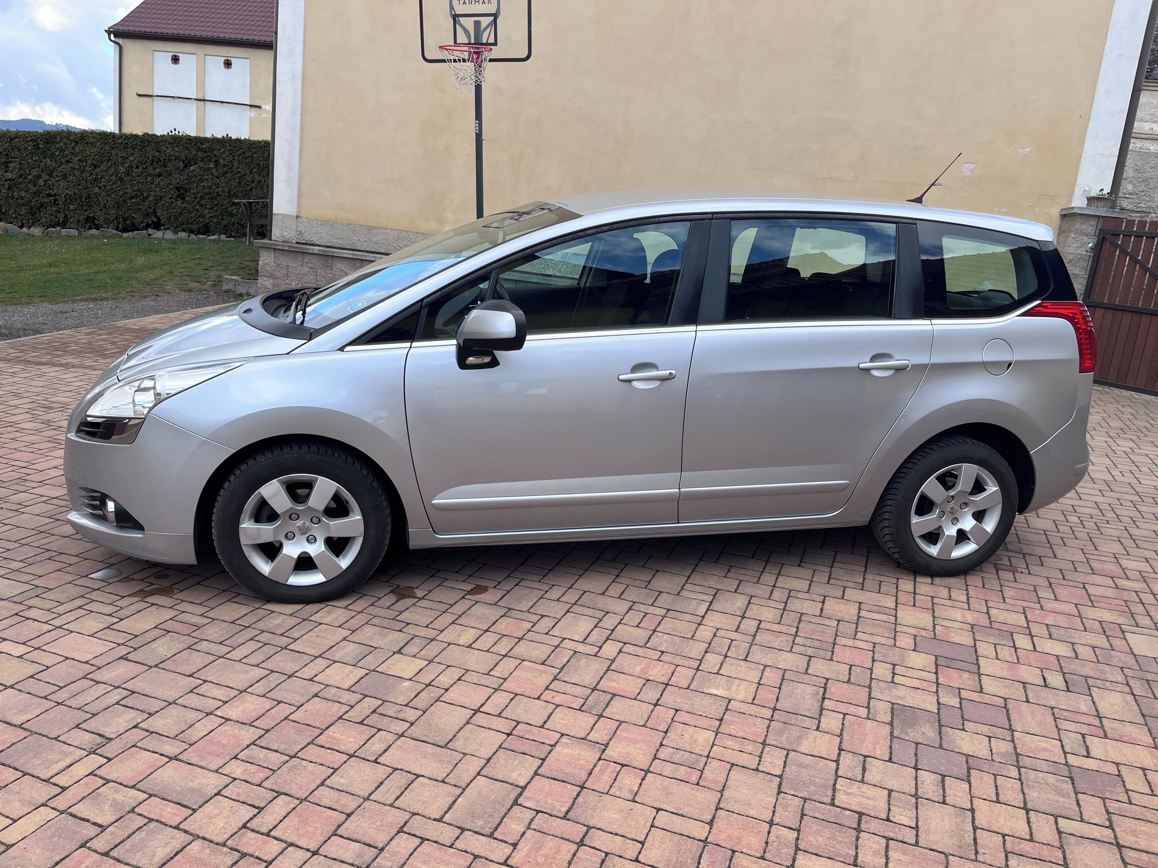 Peugeot 5008, 1.6 HDI 110PS SERVISKA - fotka 2