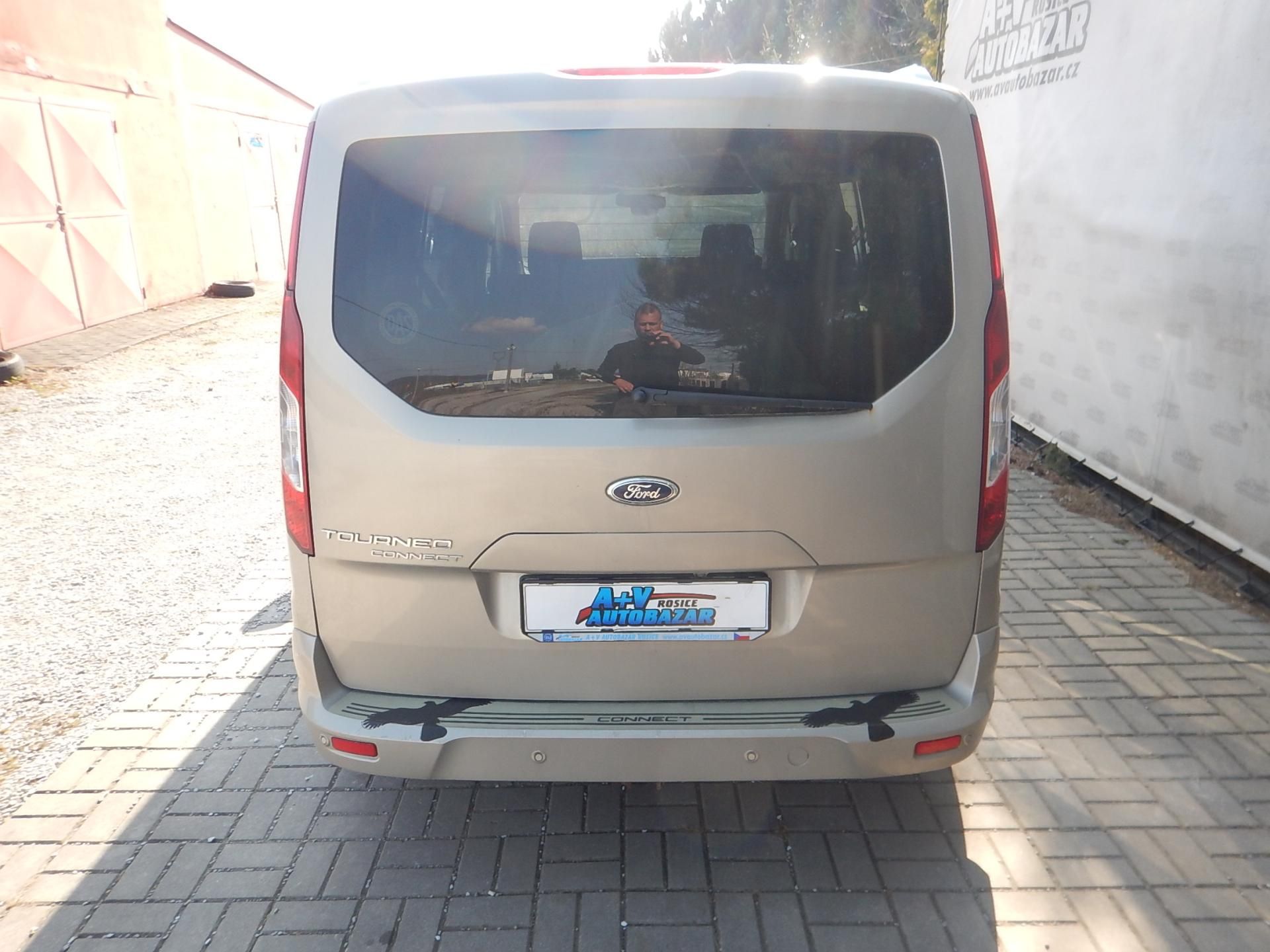 Ford Tourneo Connect, 1.6 TDCi, 7 MÍST - fotka 5