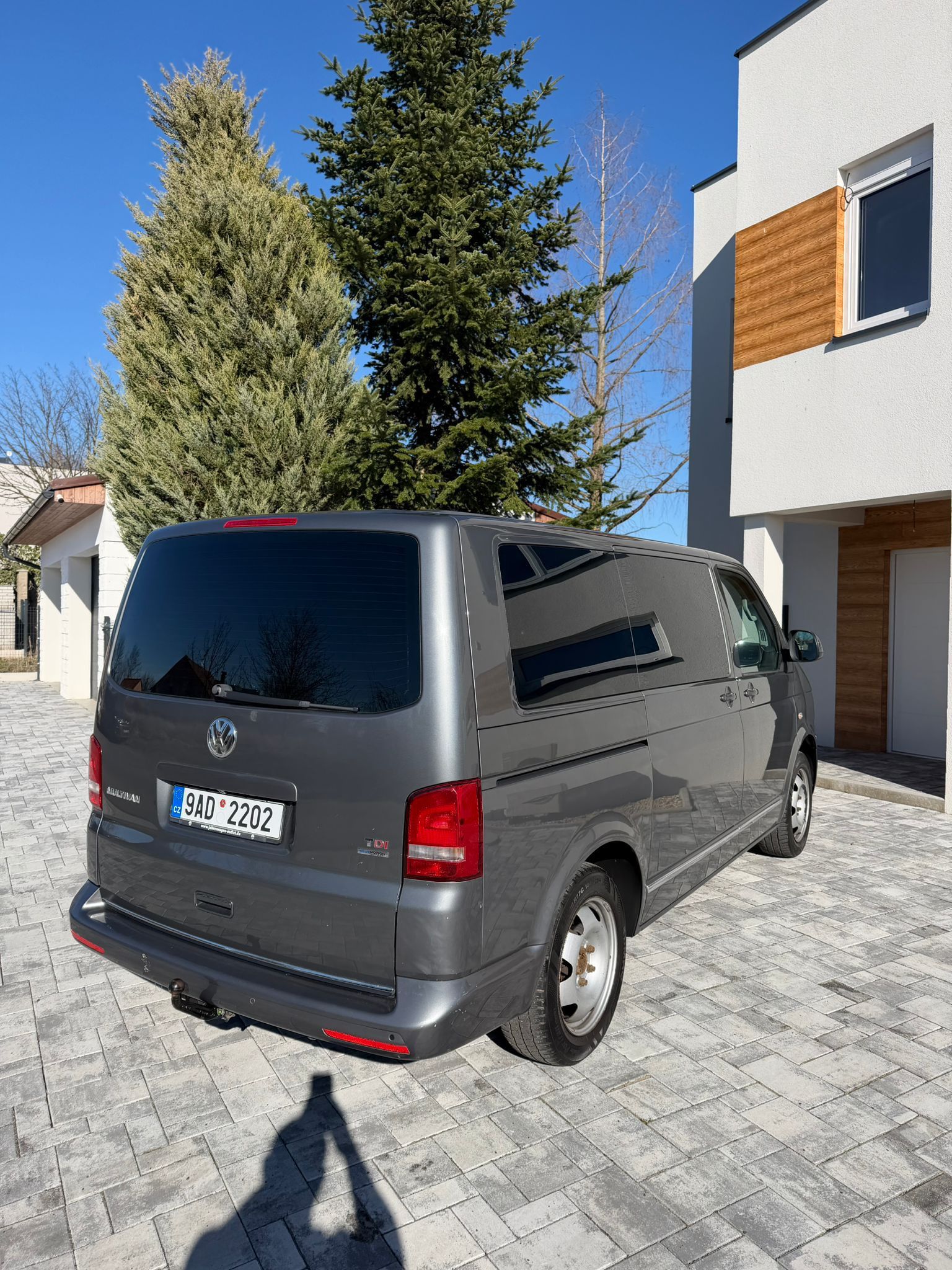 Volkswagen Multivan, 7 míst - fotka 2