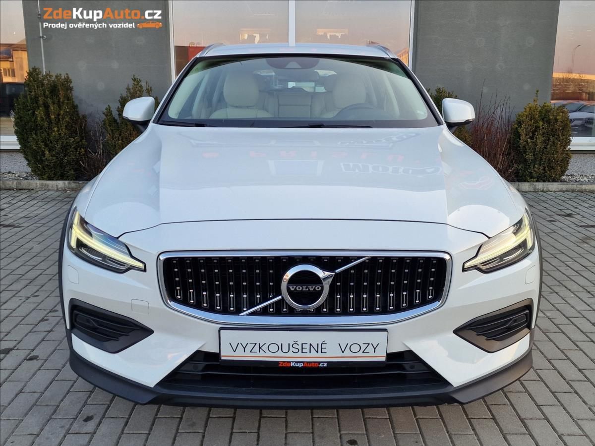 Volvo V60, D4 Cross Country AWD,ČR,1.Maj - fotka 4