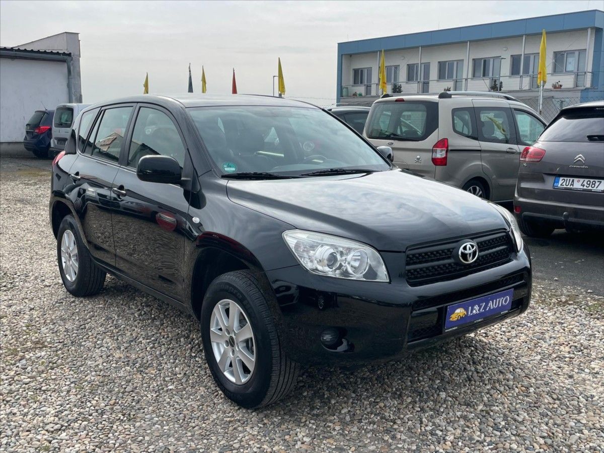 Toyota Rav4, 2,0 16V - fotka 2
