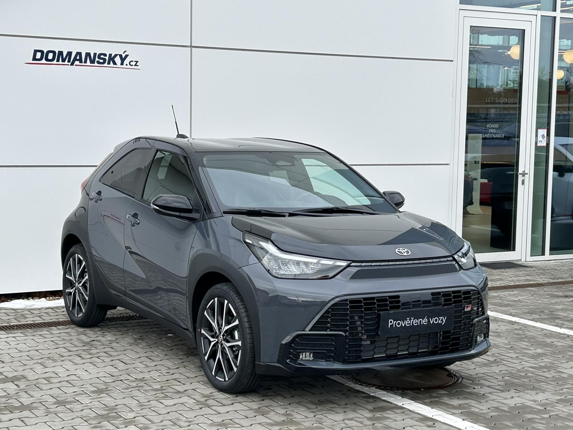 Toyota Aygo, X GR SPORT 1,5 HEV AT - fotka 2
