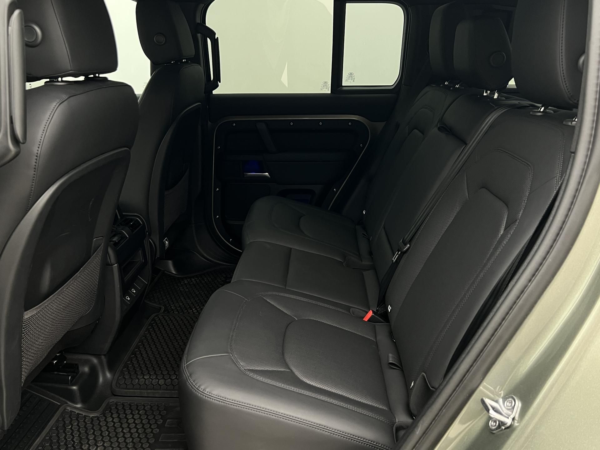 Land Rover Defender, 110 D300 X-DYNAMIC SE AWD AUT - fotka 5