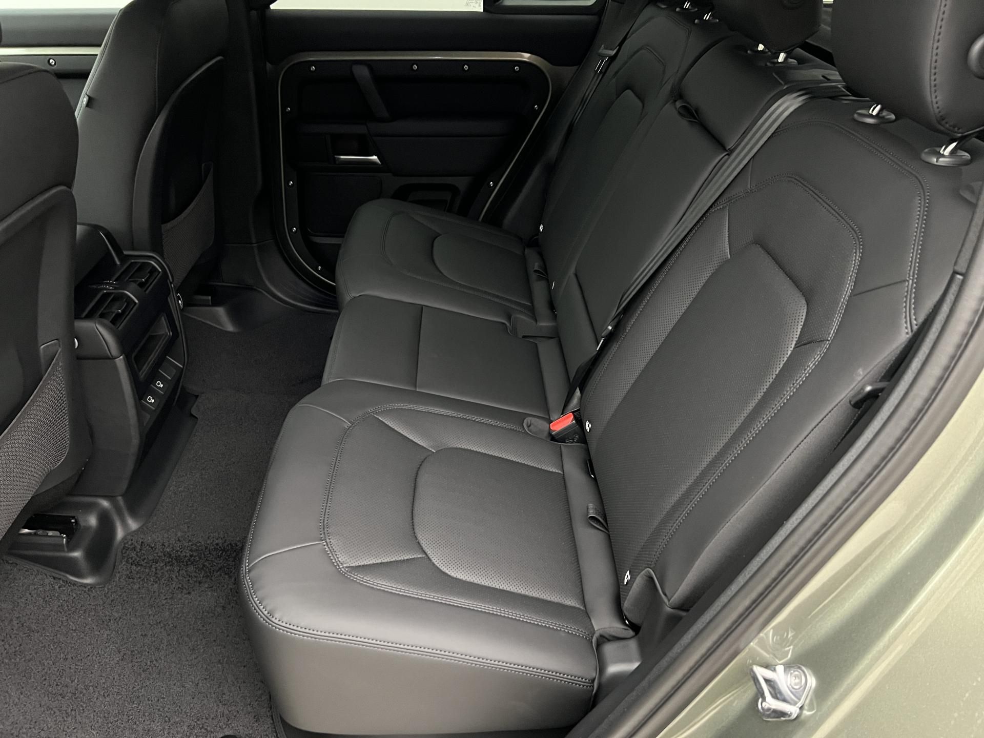 Land Rover Defender, 110 D300 X-DYNAMIC SE AWD AUT - fotka 6