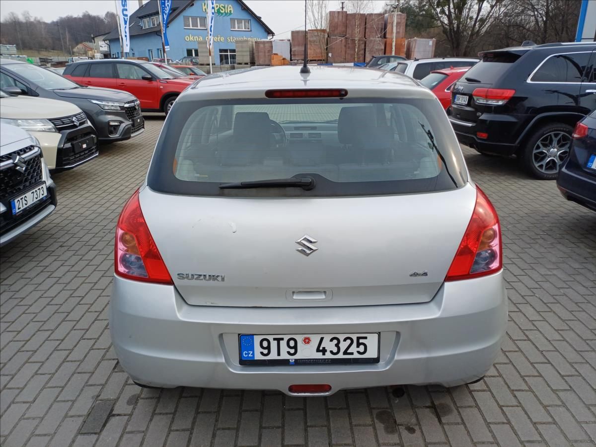 Suzuki Swift, 1,3 4x4 - fotka 5