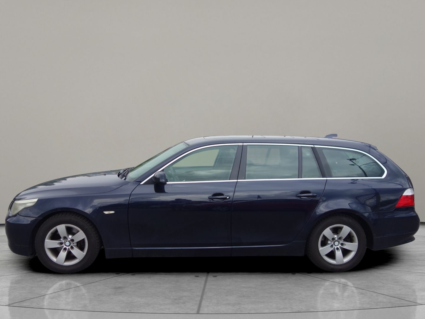 BMW Řada 5, 530d PĚKNÝ !!! SERV.KNIHA ! - fotka 3