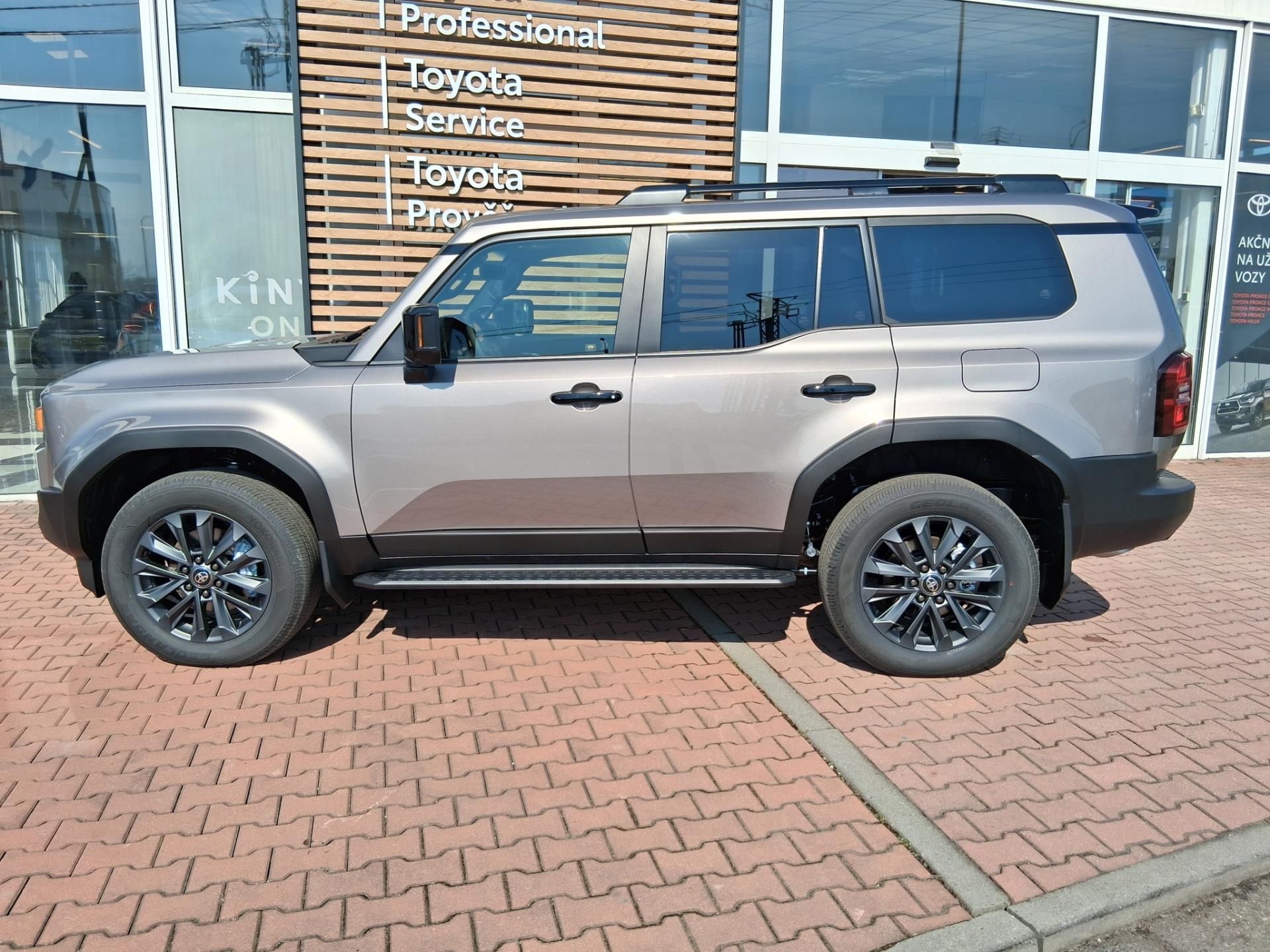 Toyota Land Cruiser, 2,8 MHEV EXECUTIVE + SKYVIEW - fotka 6