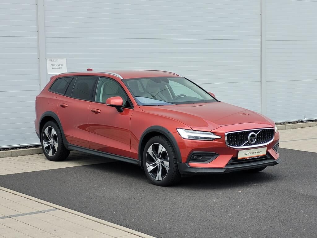 Volvo V60, Cross Country AWD 2.0 B4 145 k - fotka 3