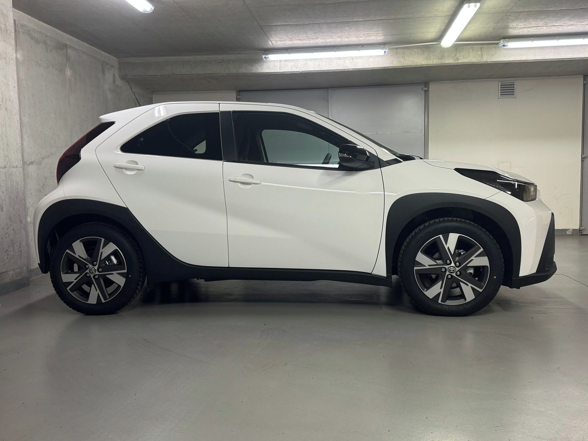 Toyota Aygo, Comfort 1.5 Hybrid 116k - fotka 4