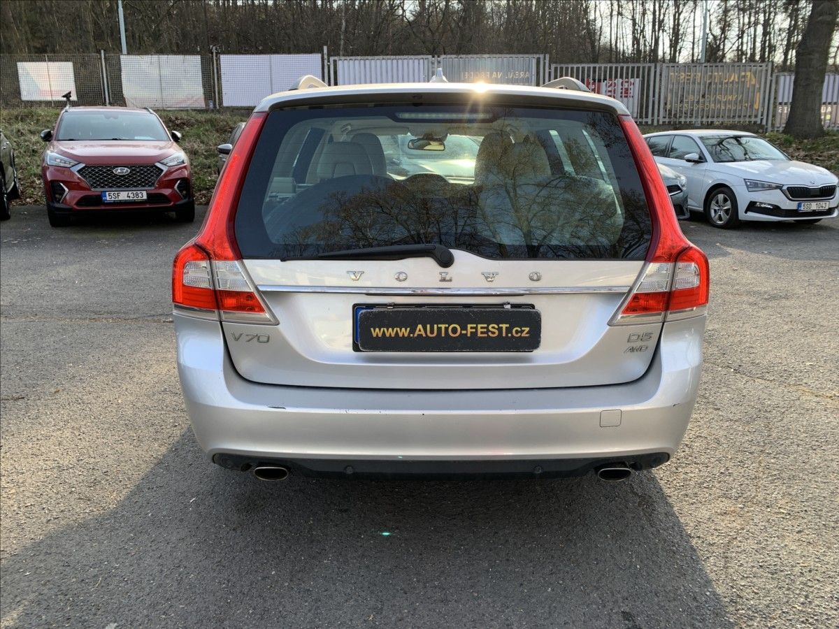 Volvo V70, 2,4 D5 AWD,ČR - fotka 6