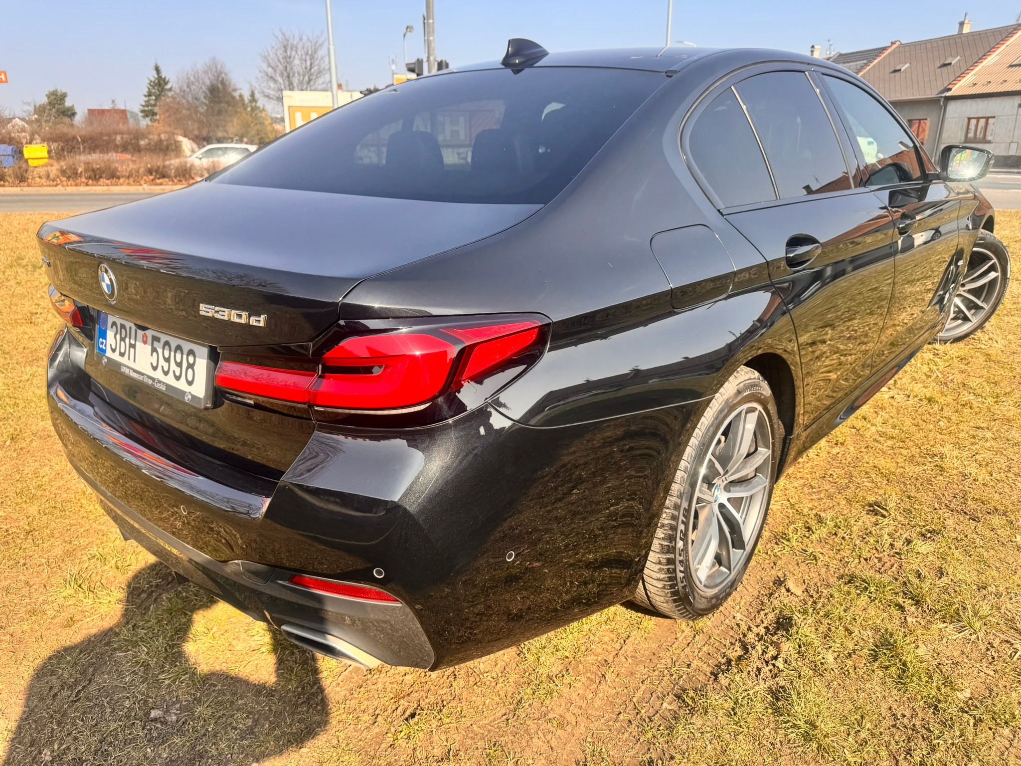 BMW Řada 5, 530XD lasery,autopilot,Mpacket - fotka 3