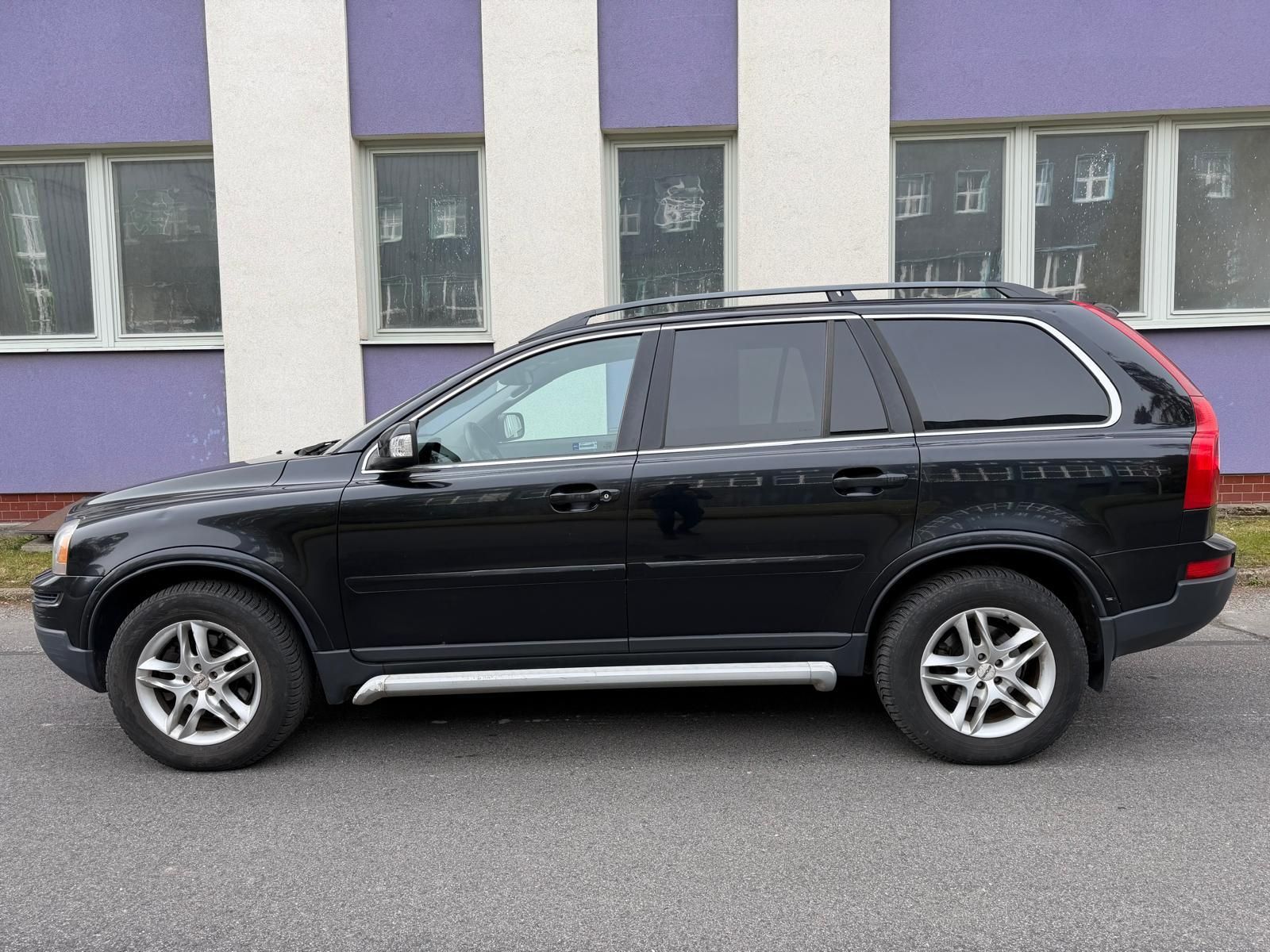 Volvo XC90, 2,4 D5 AWD / 1.maj. / ČR / - fotka 2