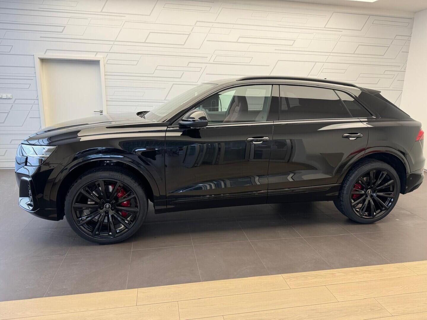 Audi SQ8, SUV V8 TFSI quattro 373 kW - fotka 4