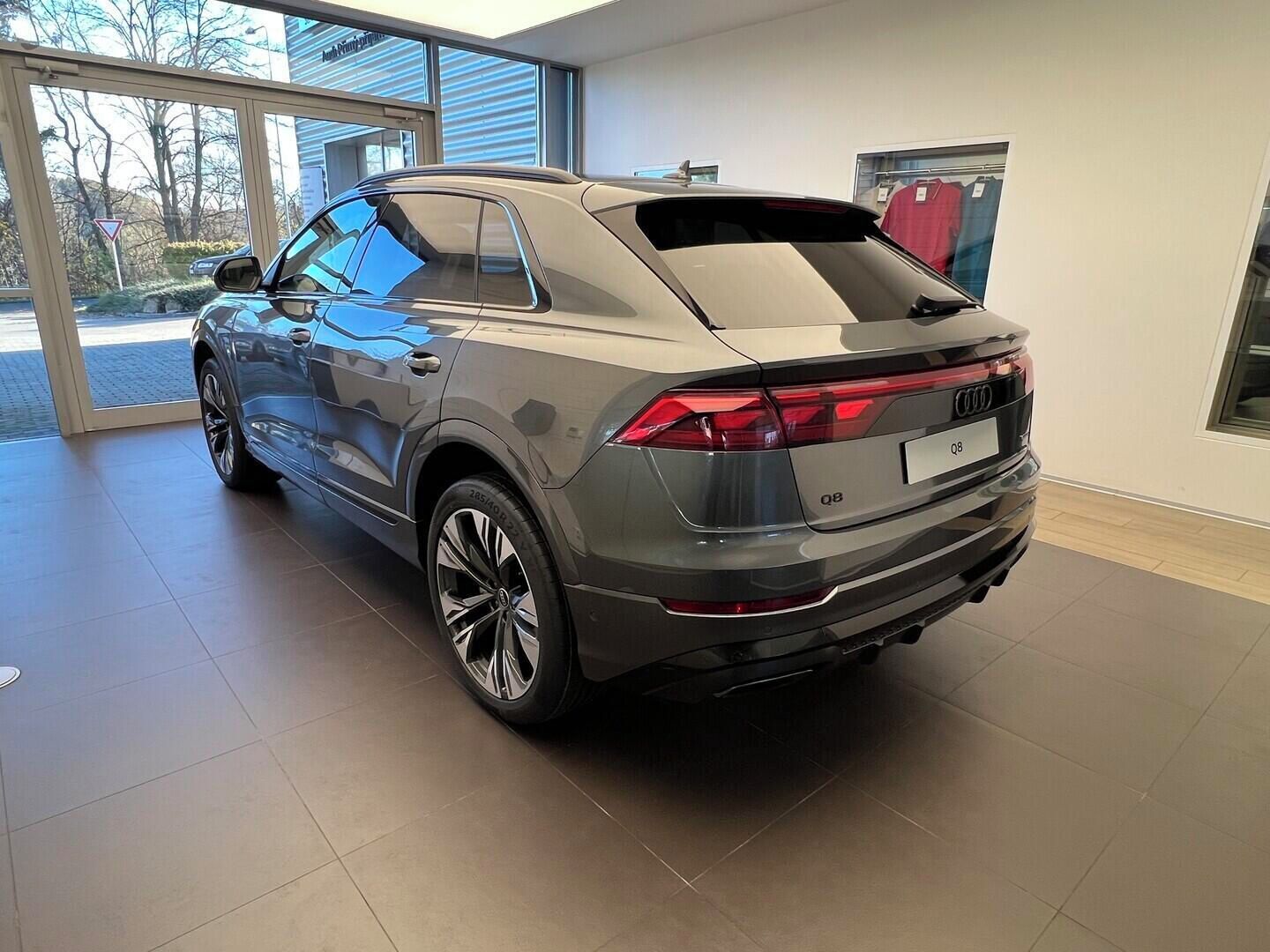 Audi Q8, SUV  50 TDI quattro 210 kW - fotka 2