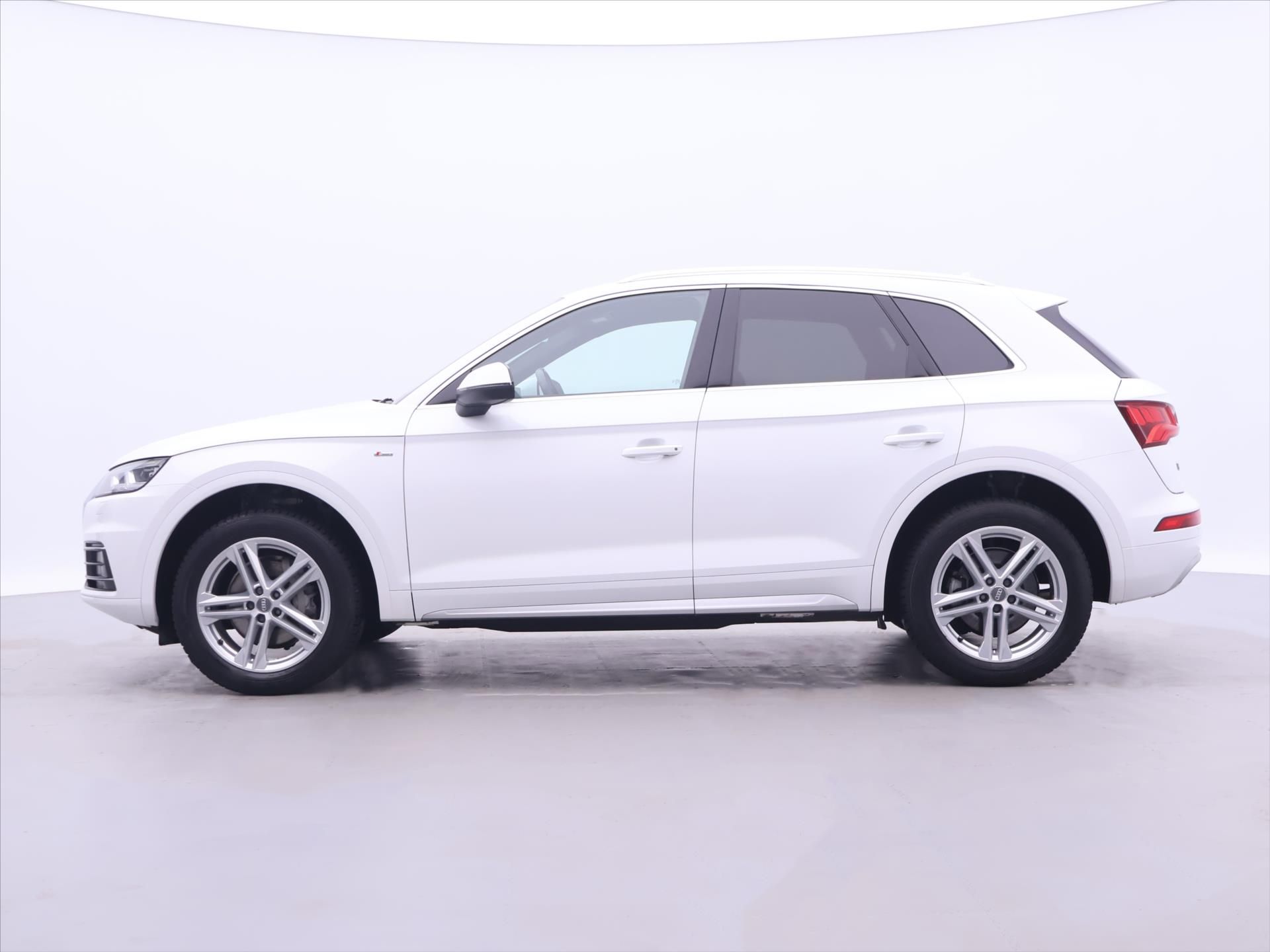 Audi Q5, 2,0 TDI S-line 4x4 CZ - fotka 4