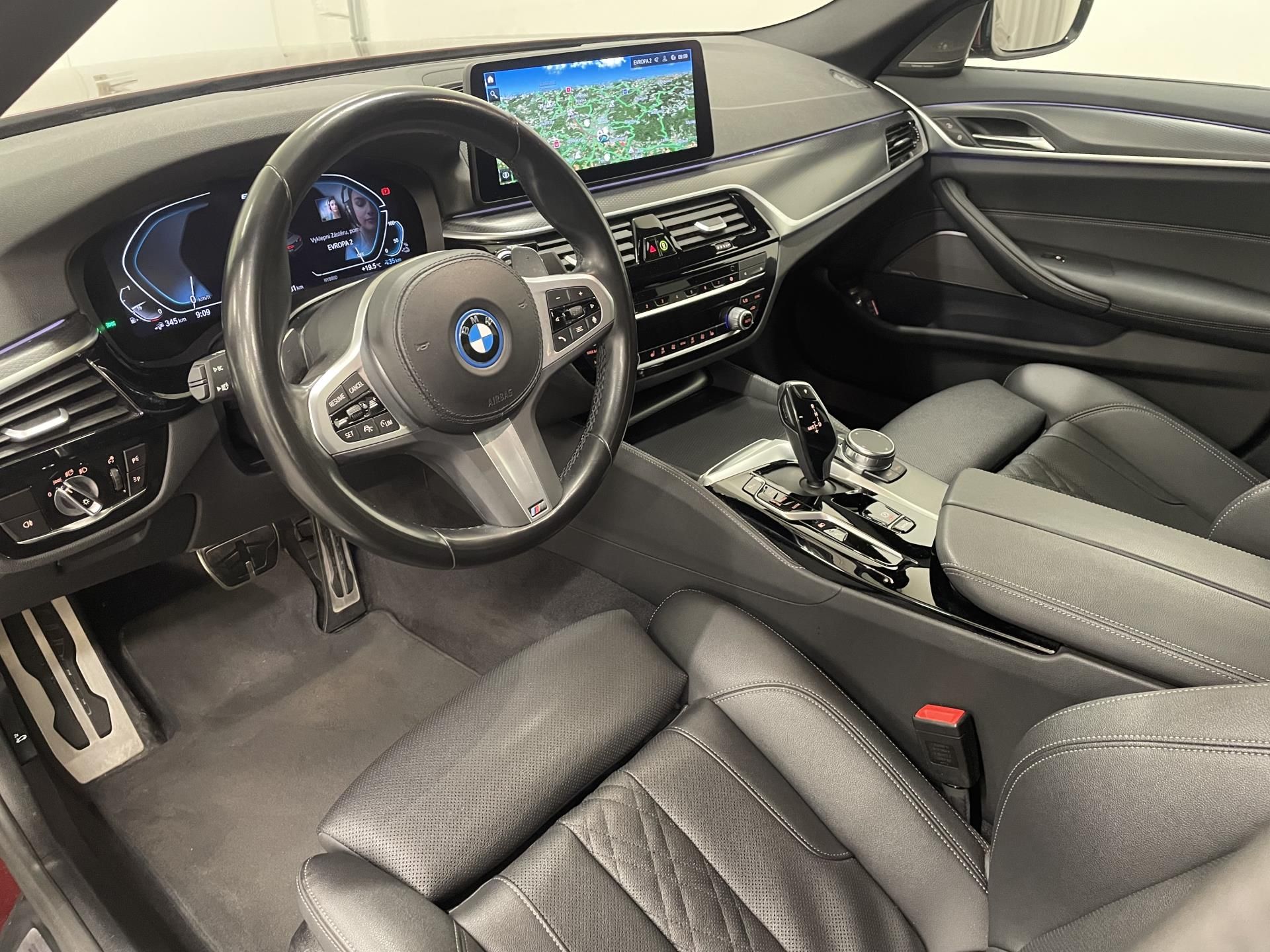 BMW Řada 5, 530e Plug-in Hybrid, Mpaket - fotka 5