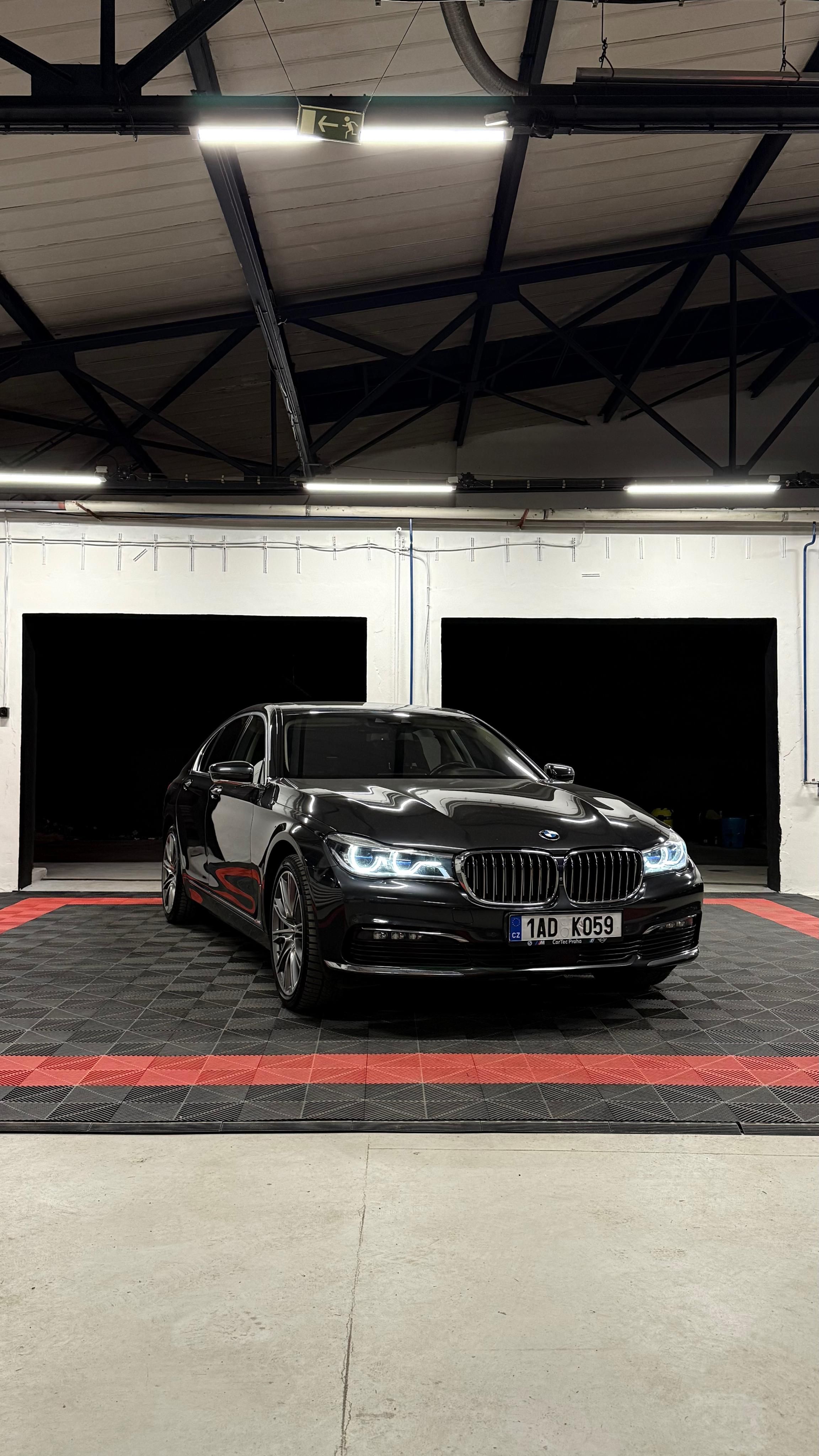 BMW Řada 7, plná výbava, masáž,Laser