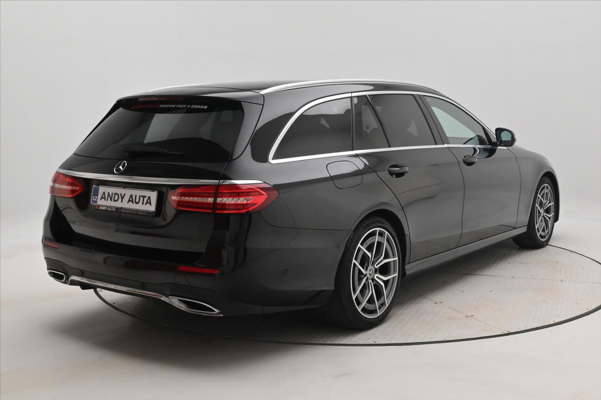 Mercedes-Benz Třídy E, 2,0 220D 147kW 9G-TRONIC Záruk - fotka 5