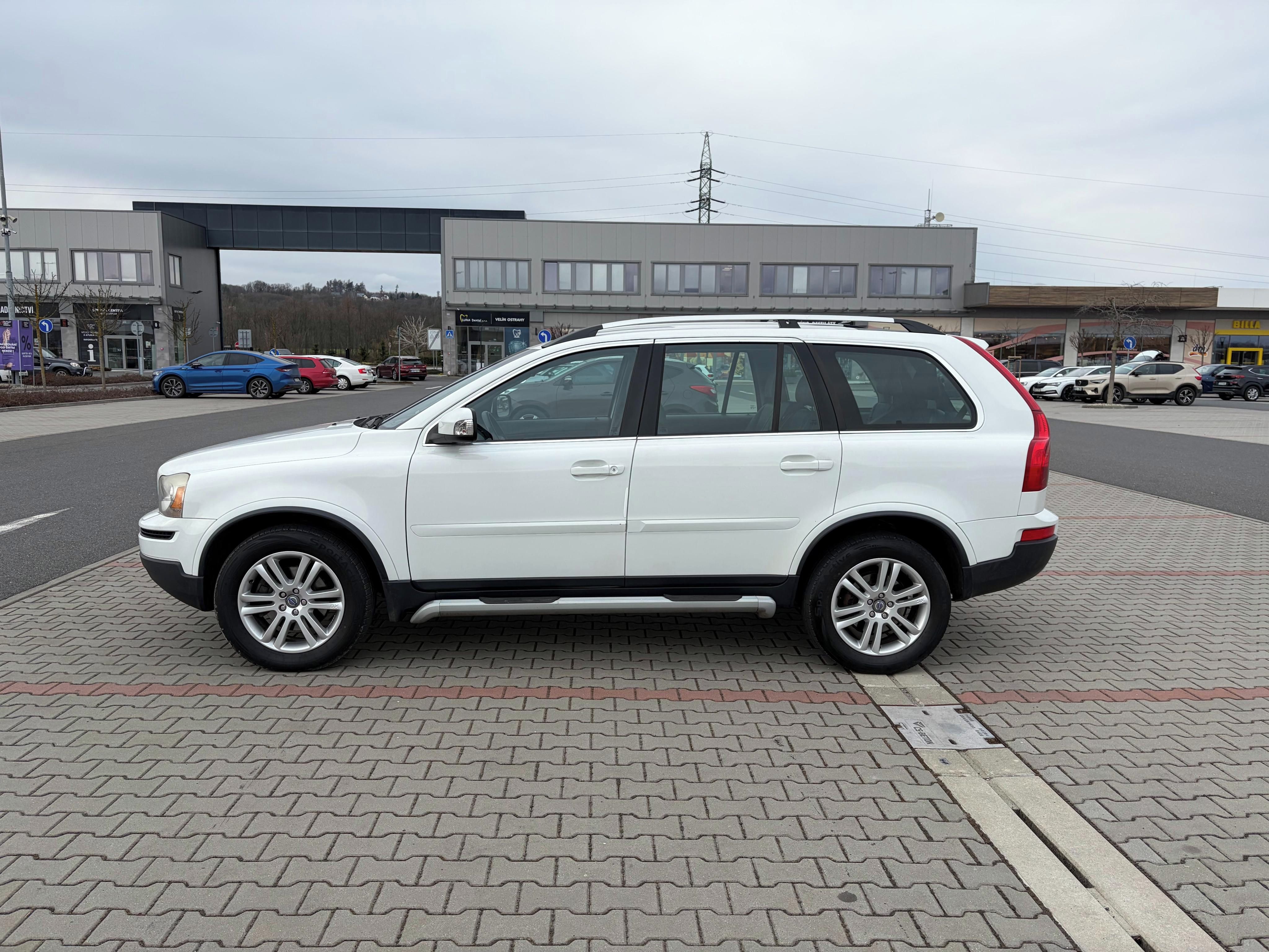 Volvo XC90, D5 AWD ČR 7 MÍST - fotka 6