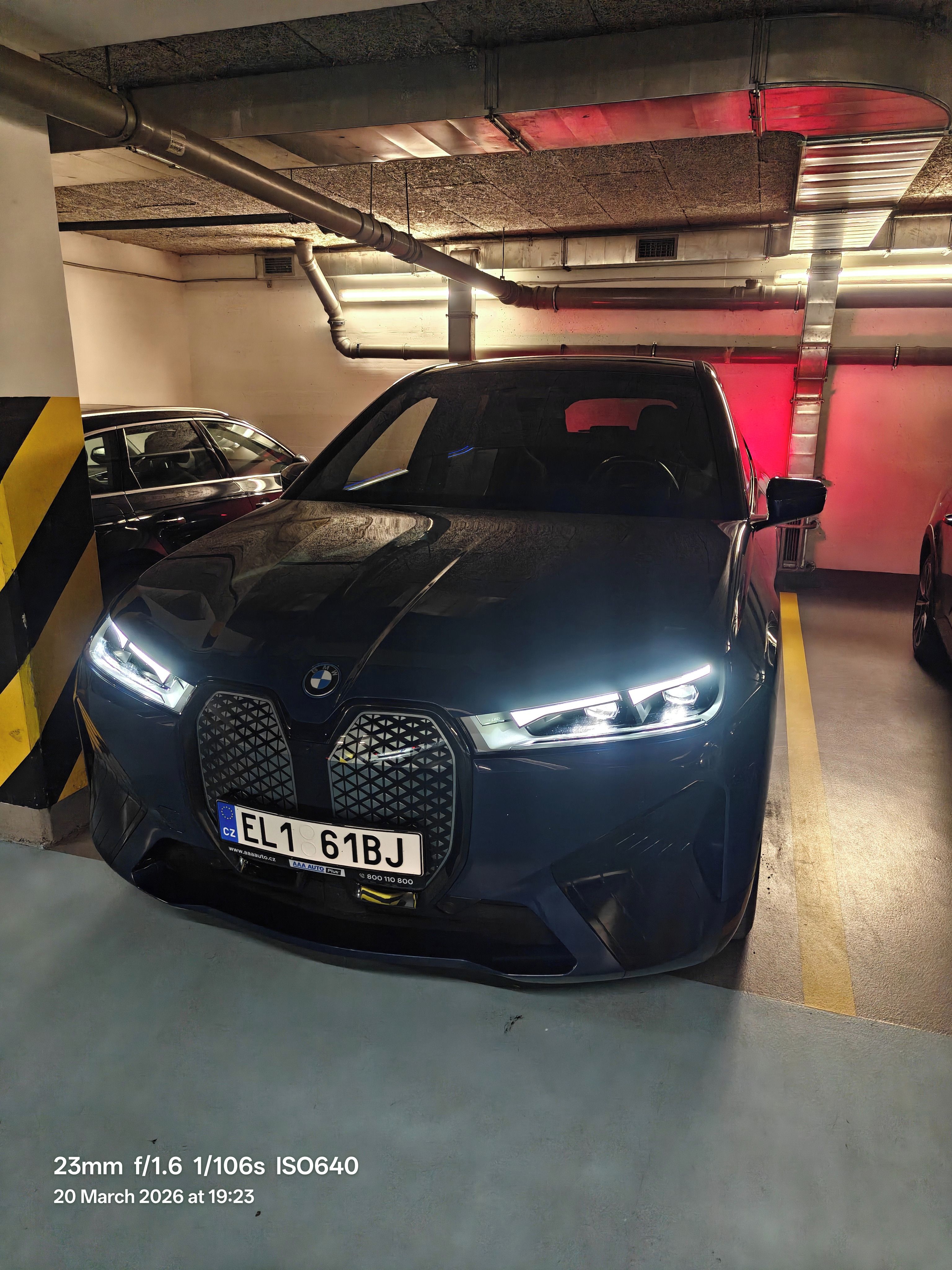 BMW iX, xDrive40 - 29,264km - fotka 5
