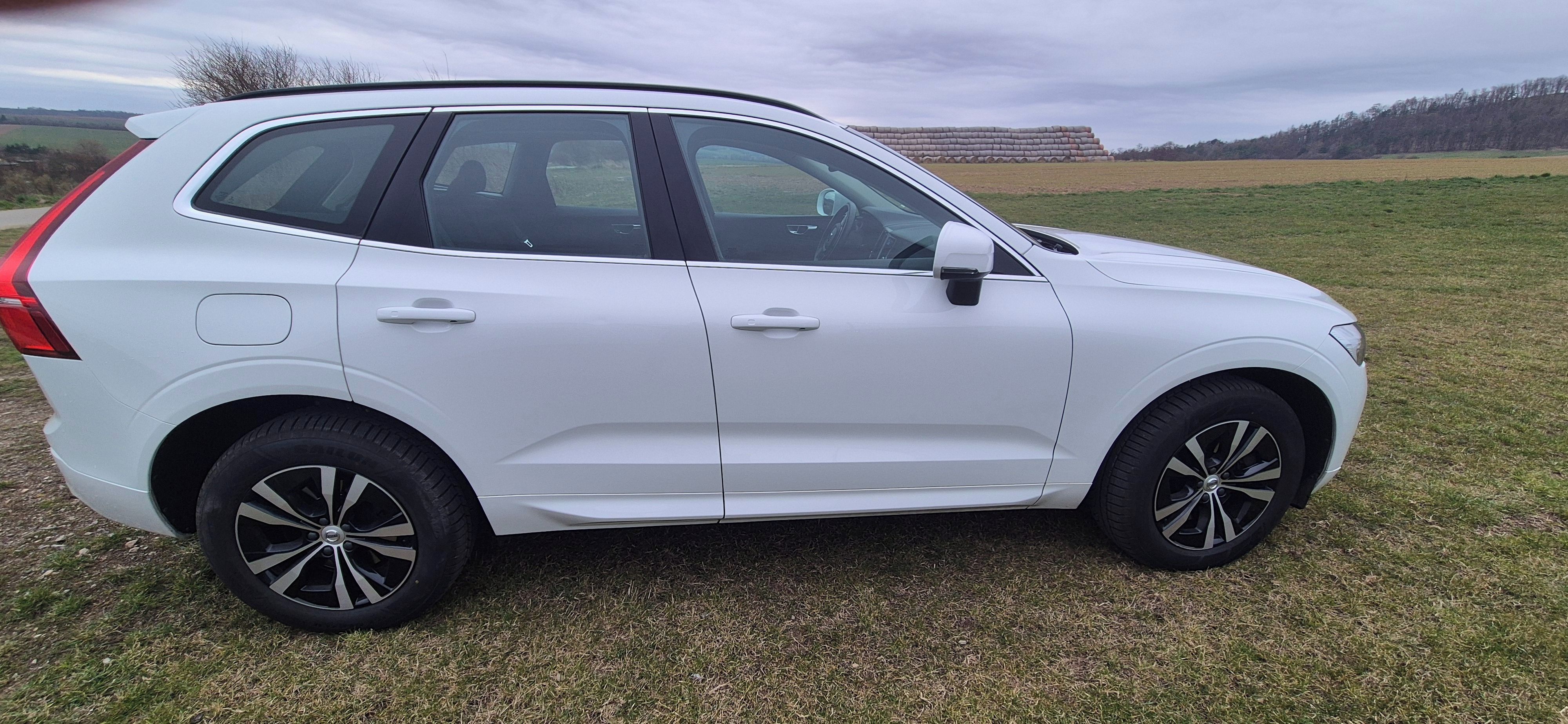 Volvo XC60, B4 AWD Momentum Pro - fotka 4