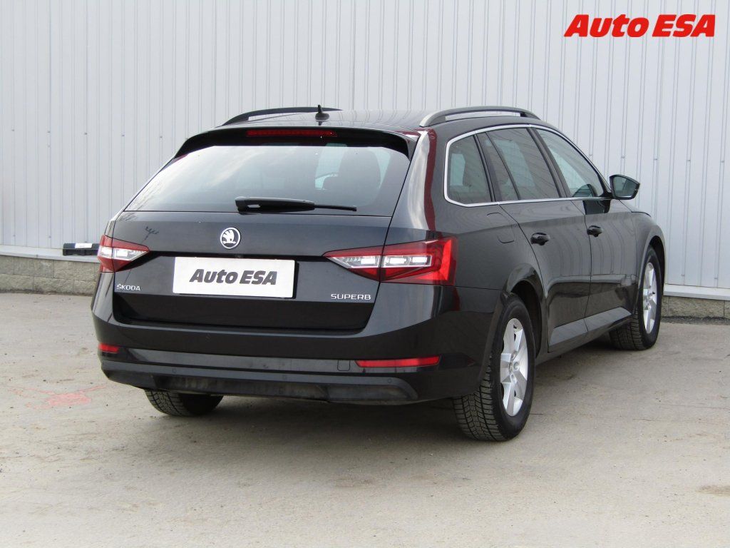 Škoda Superb, 2.0TDi,Ambition,xenon - fotka 4