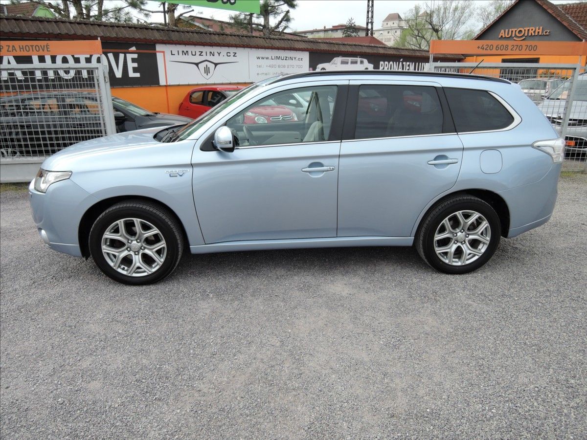 Mitsubishi Outlander, 2,0 PHEV 4x4 1.maj Servis Kůže - fotka 4