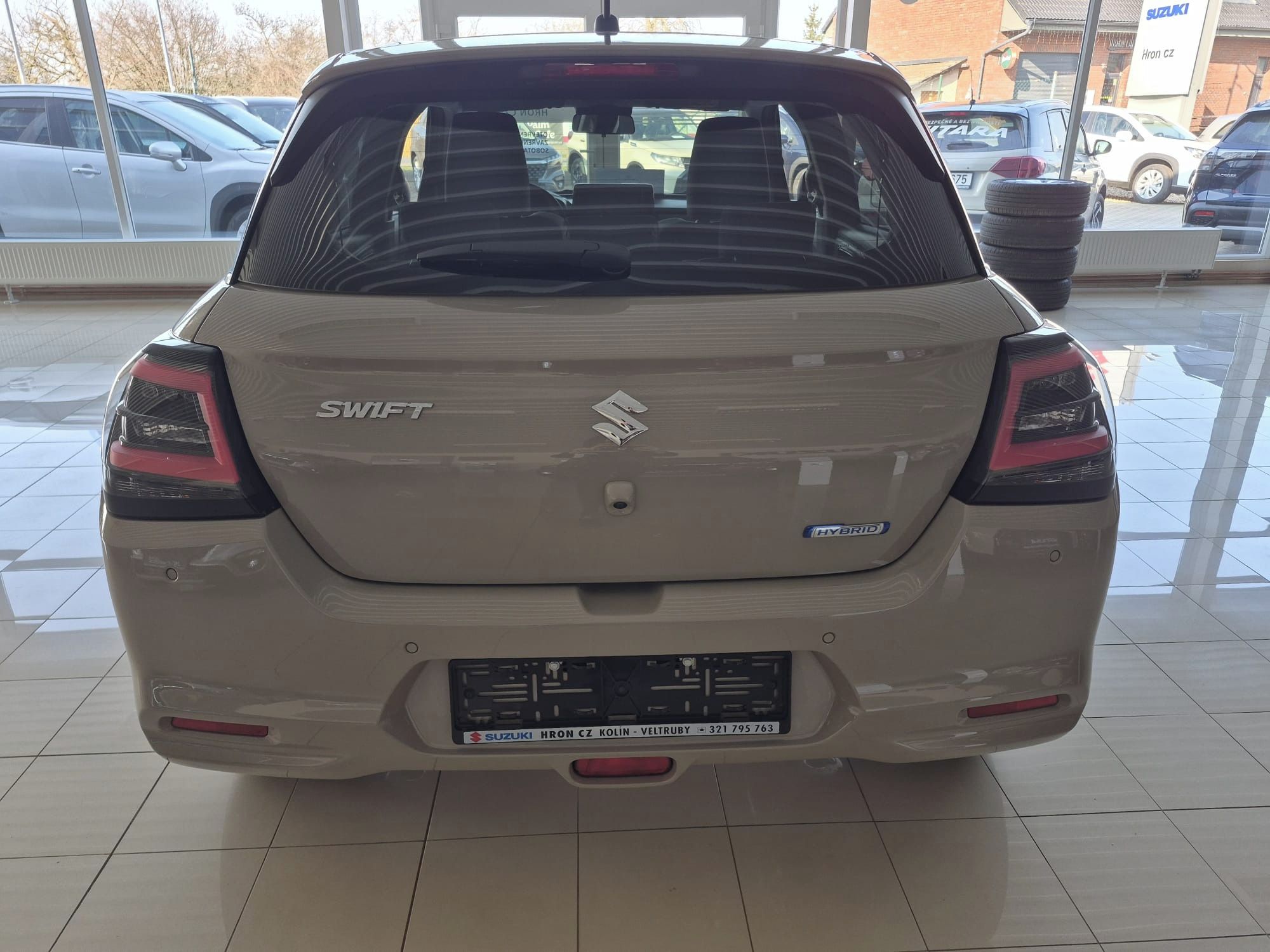 Suzuki Swift, 1,4 Premium automat - fotka 6