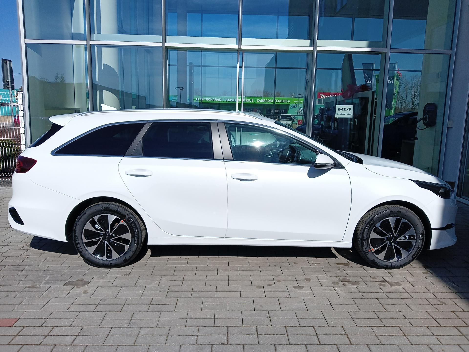 Kia Cee´d, SW 1.5 T-GDi TOP 7DCT MY25 - fotka 5